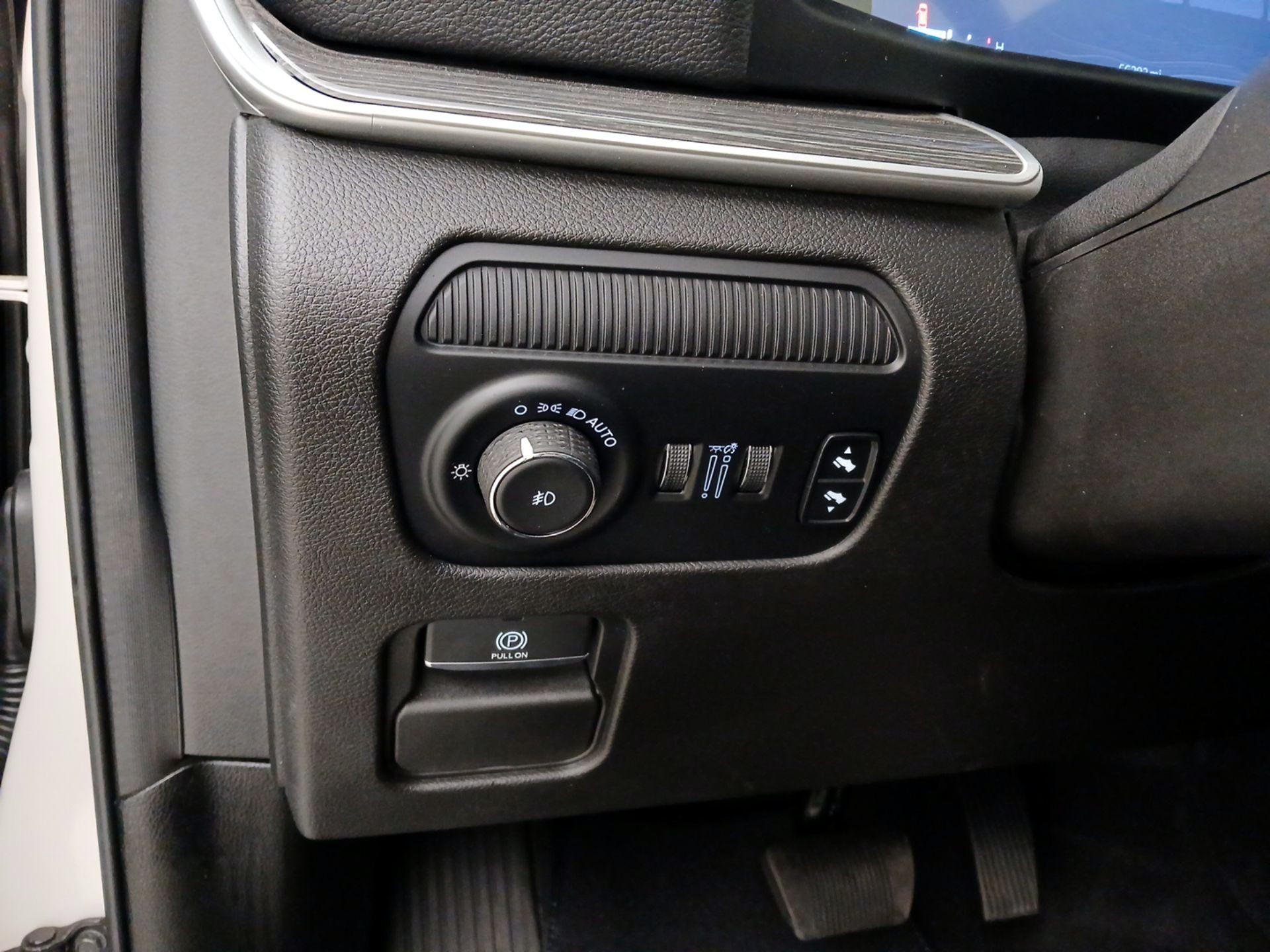 Thumbnail: 2022 Jeep Wagoneer - 13