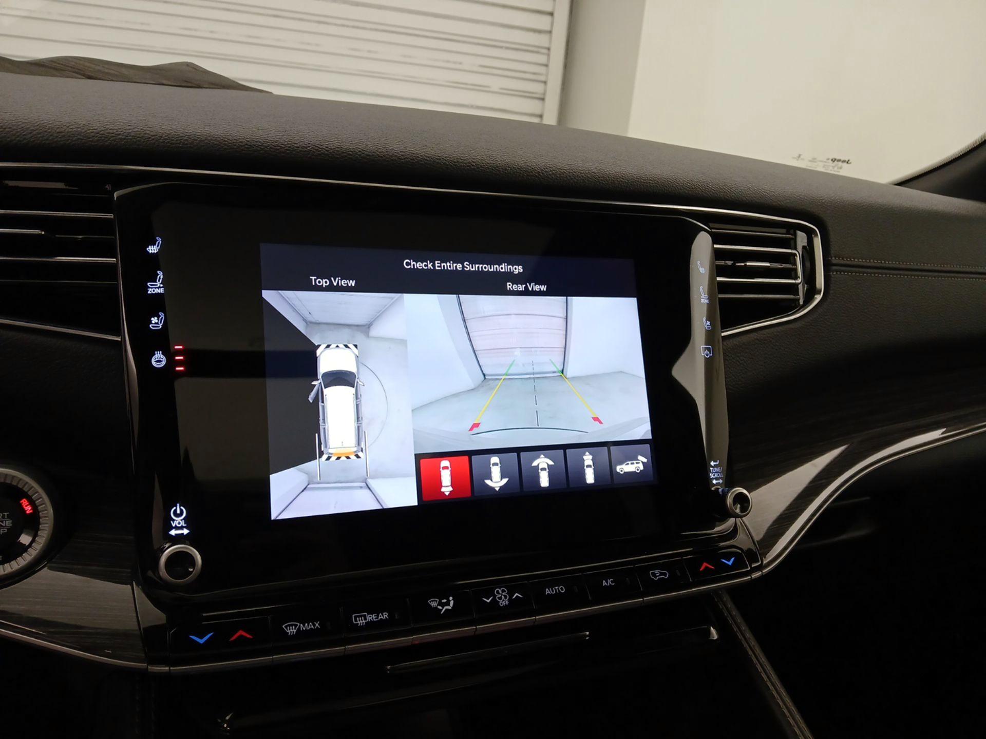 Thumbnail: 2022 Jeep Wagoneer - 15