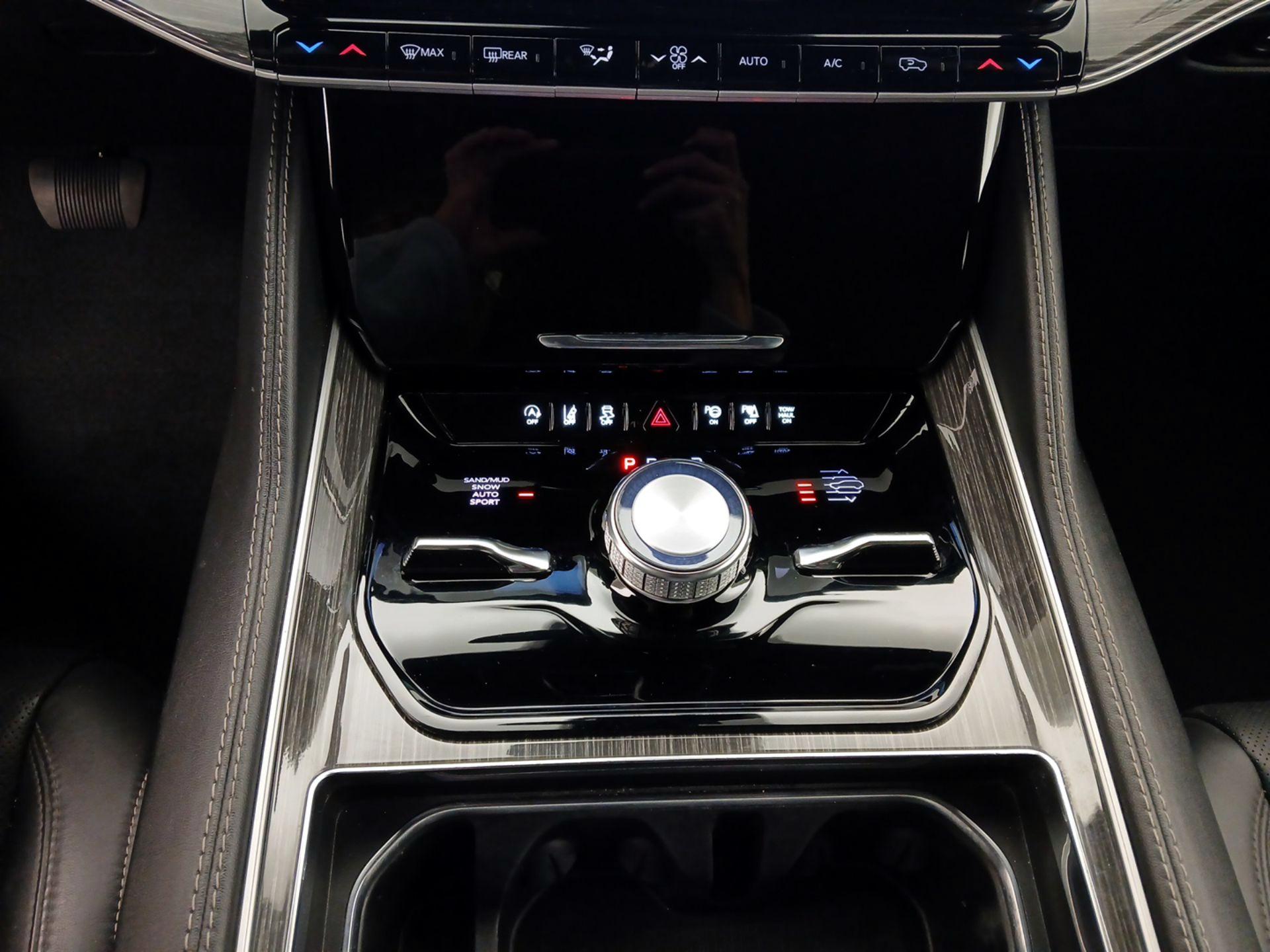 Thumbnail: 2022 Jeep Wagoneer - 18