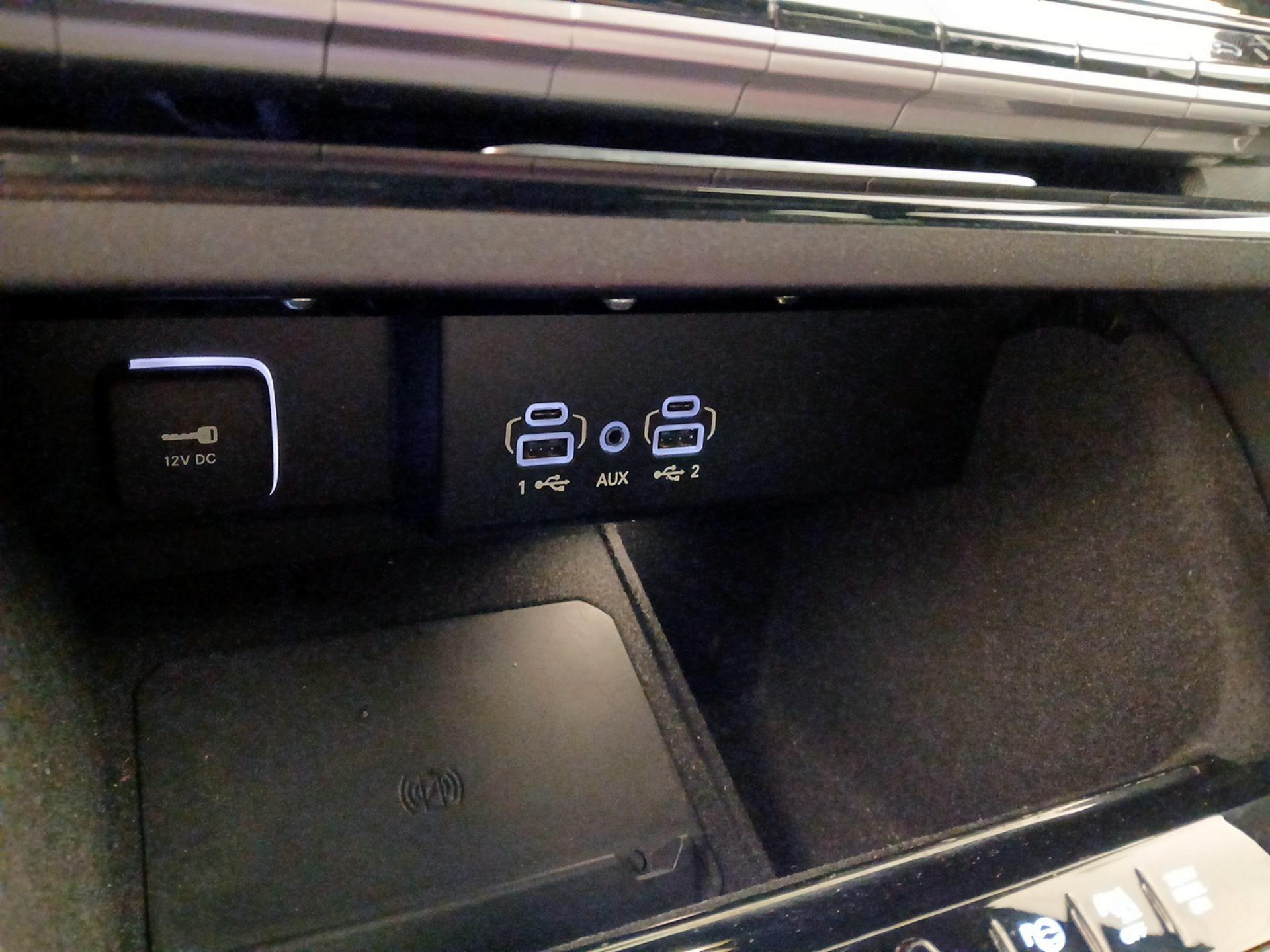 Thumbnail: 2022 Jeep Wagoneer - 19