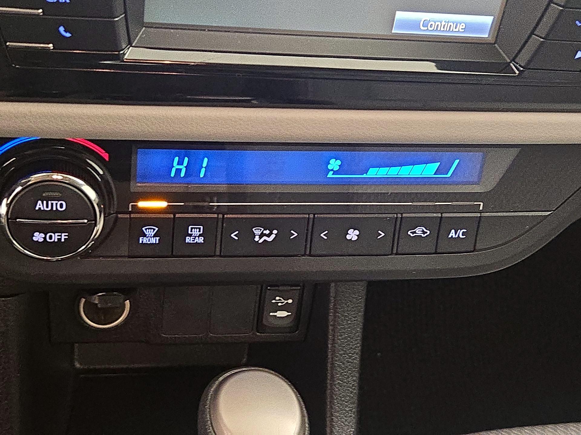 Thumbnail: 2014 Toyota Corolla - 16