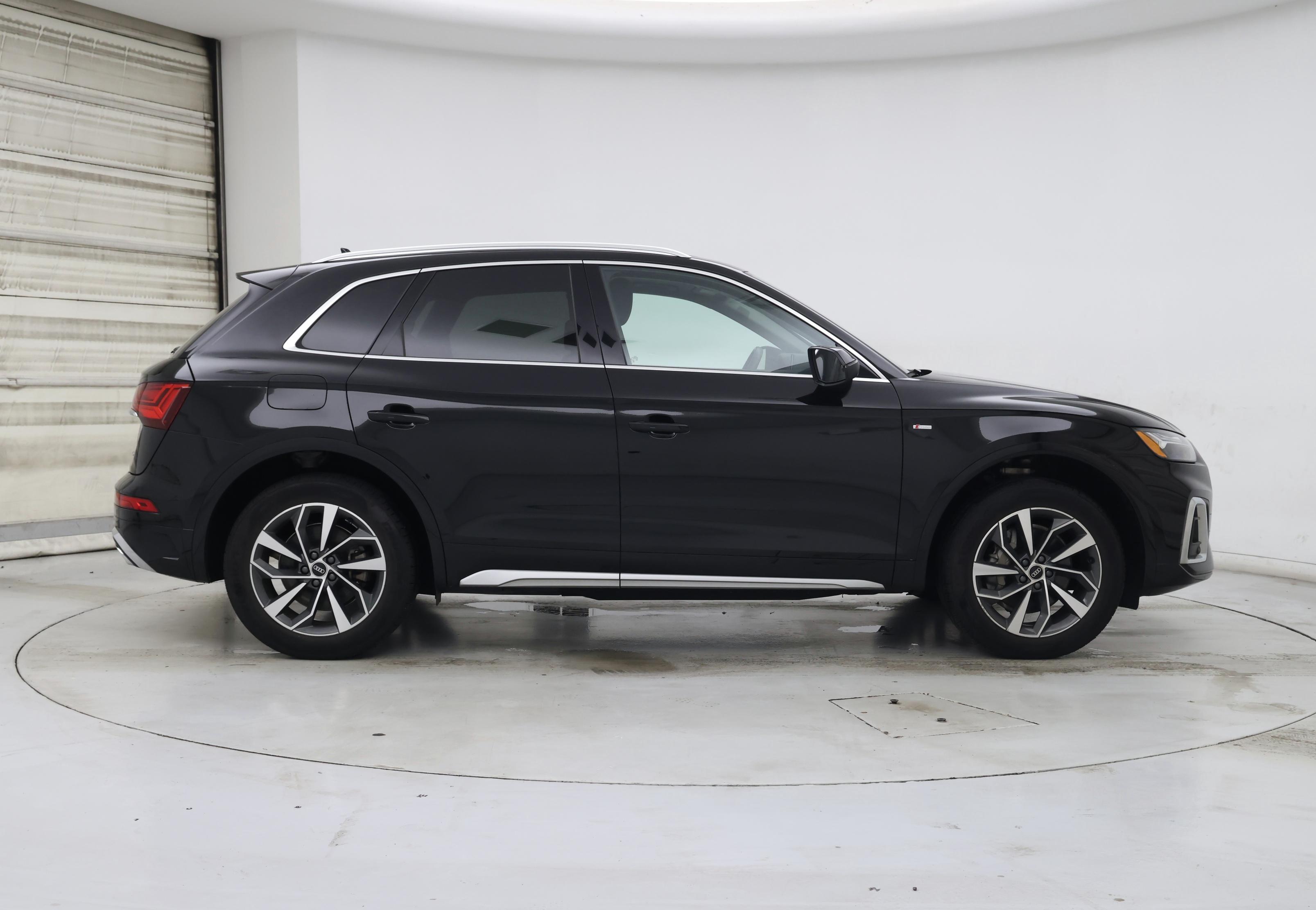 Thumbnail: 2023 Audi Q5 - 7