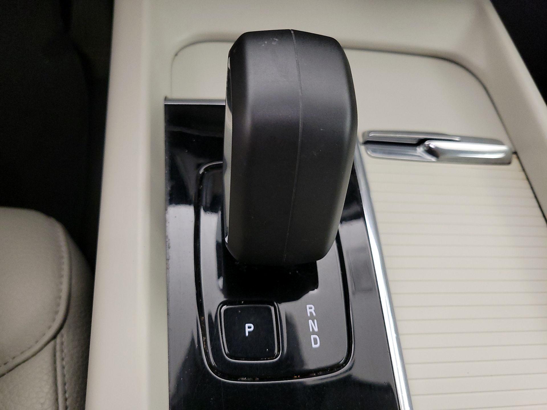 Thumbnail: 2024 Volvo XC60 - 16