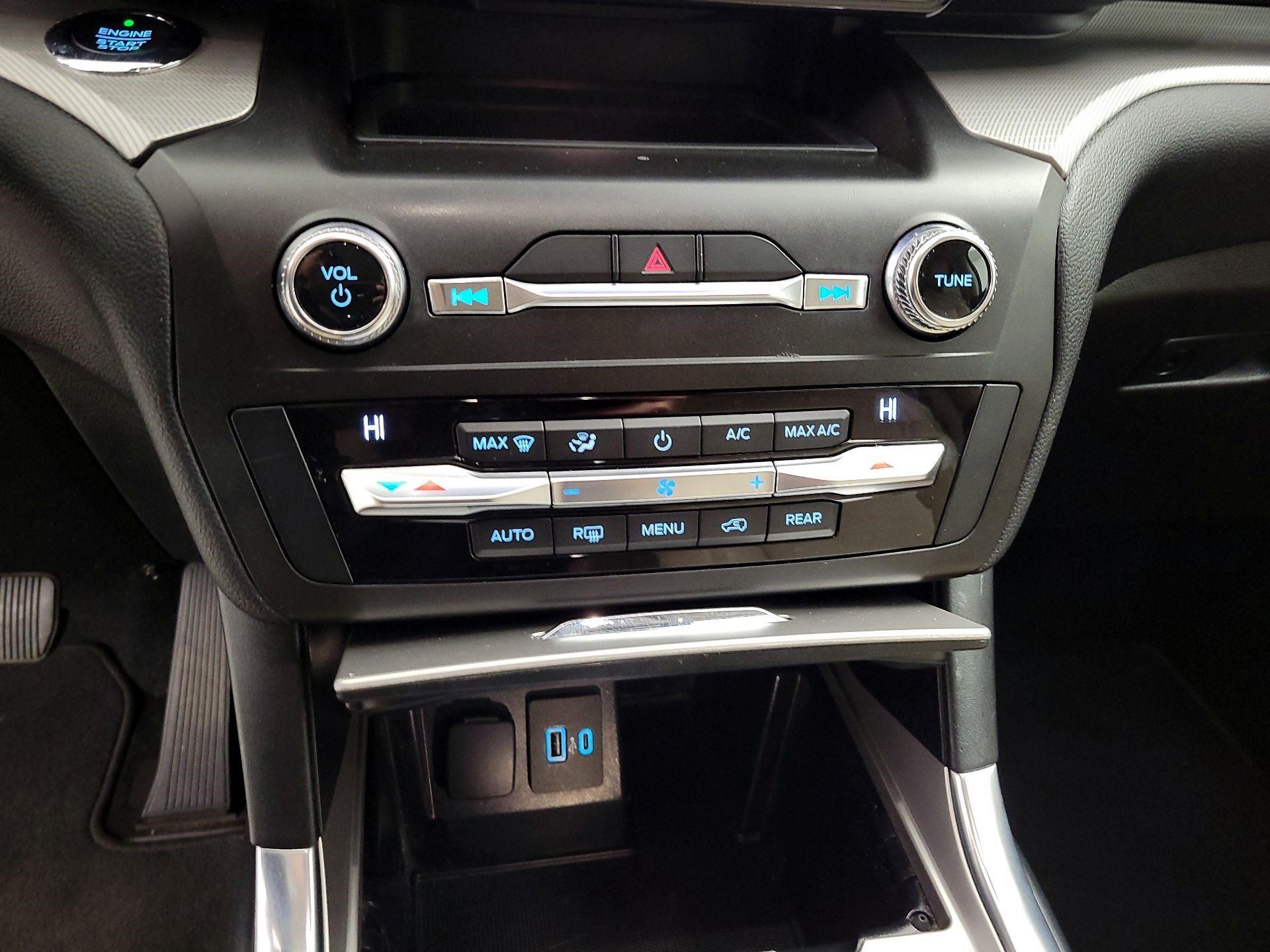 Thumbnail: 2020 Ford Explorer - 16