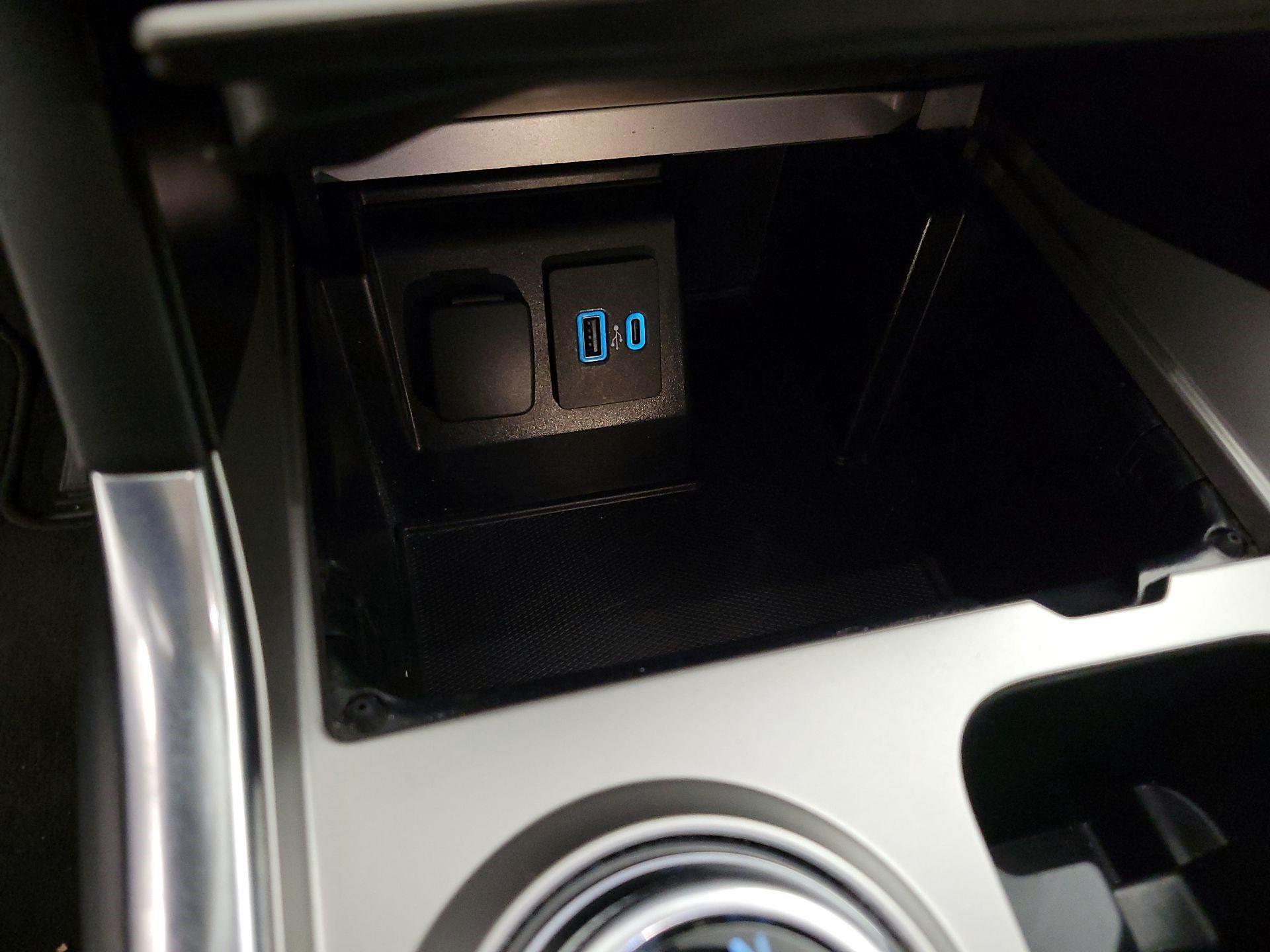 Thumbnail: 2020 Ford Explorer - 18