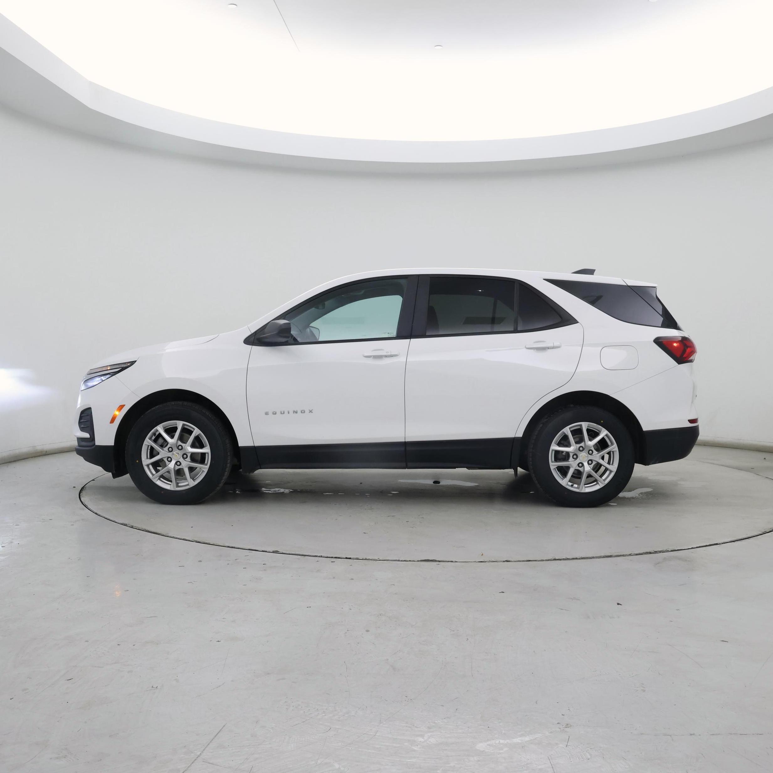 Thumbnail: 2022 Chevrolet Equinox - 3