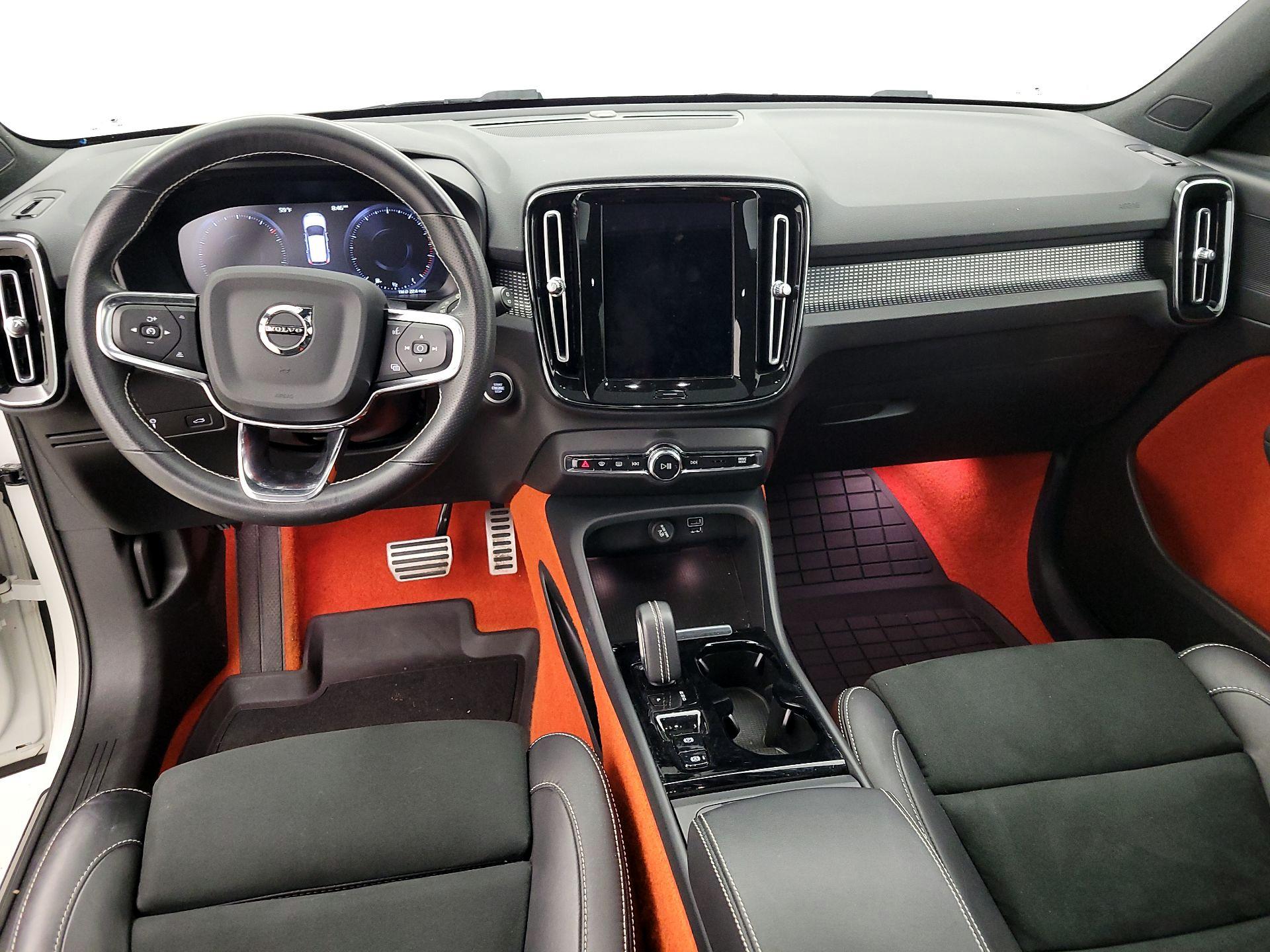 Thumbnail: 2021 Volvo XC40 - 9