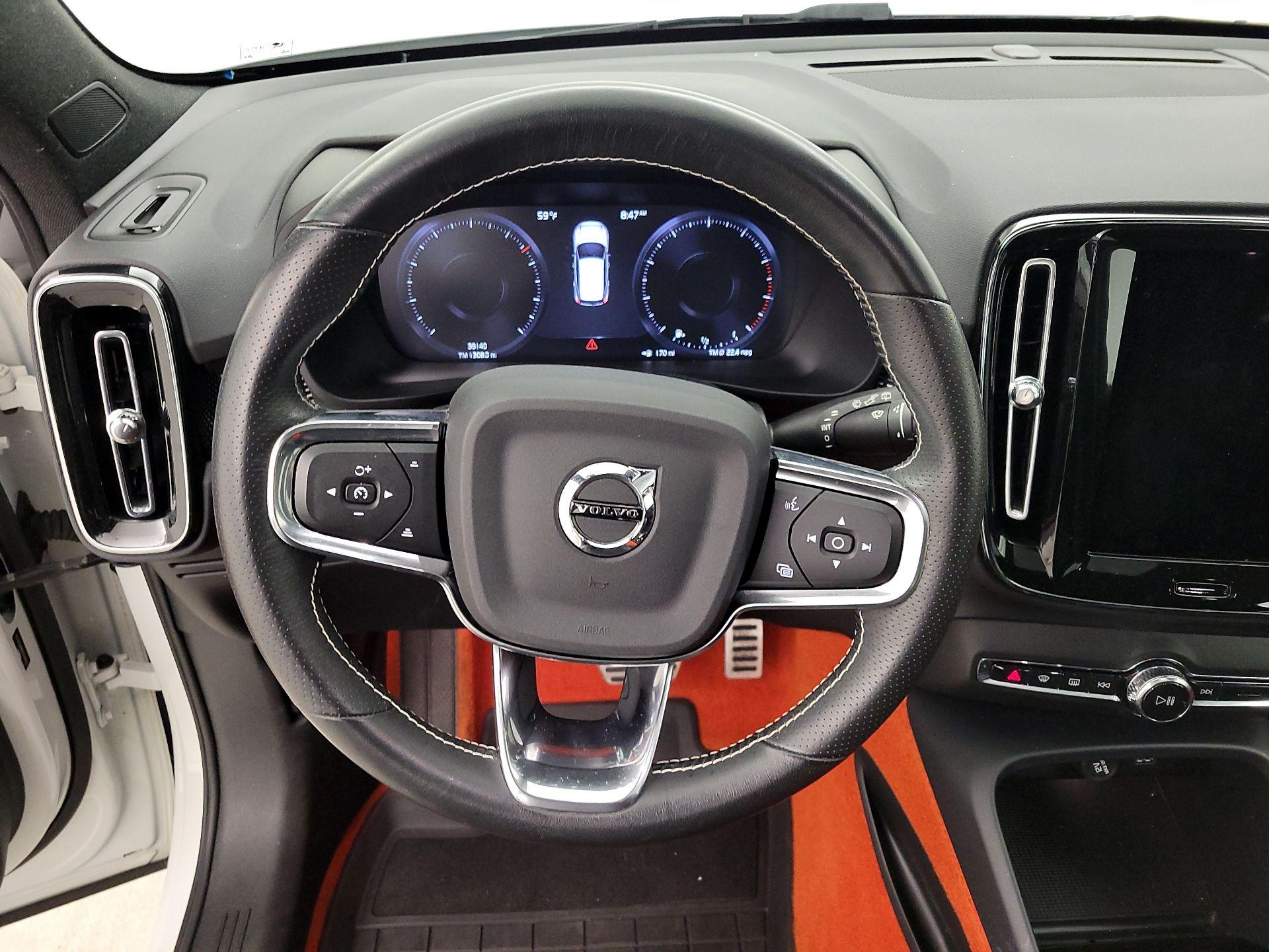 Thumbnail: 2021 Volvo XC40 - 10