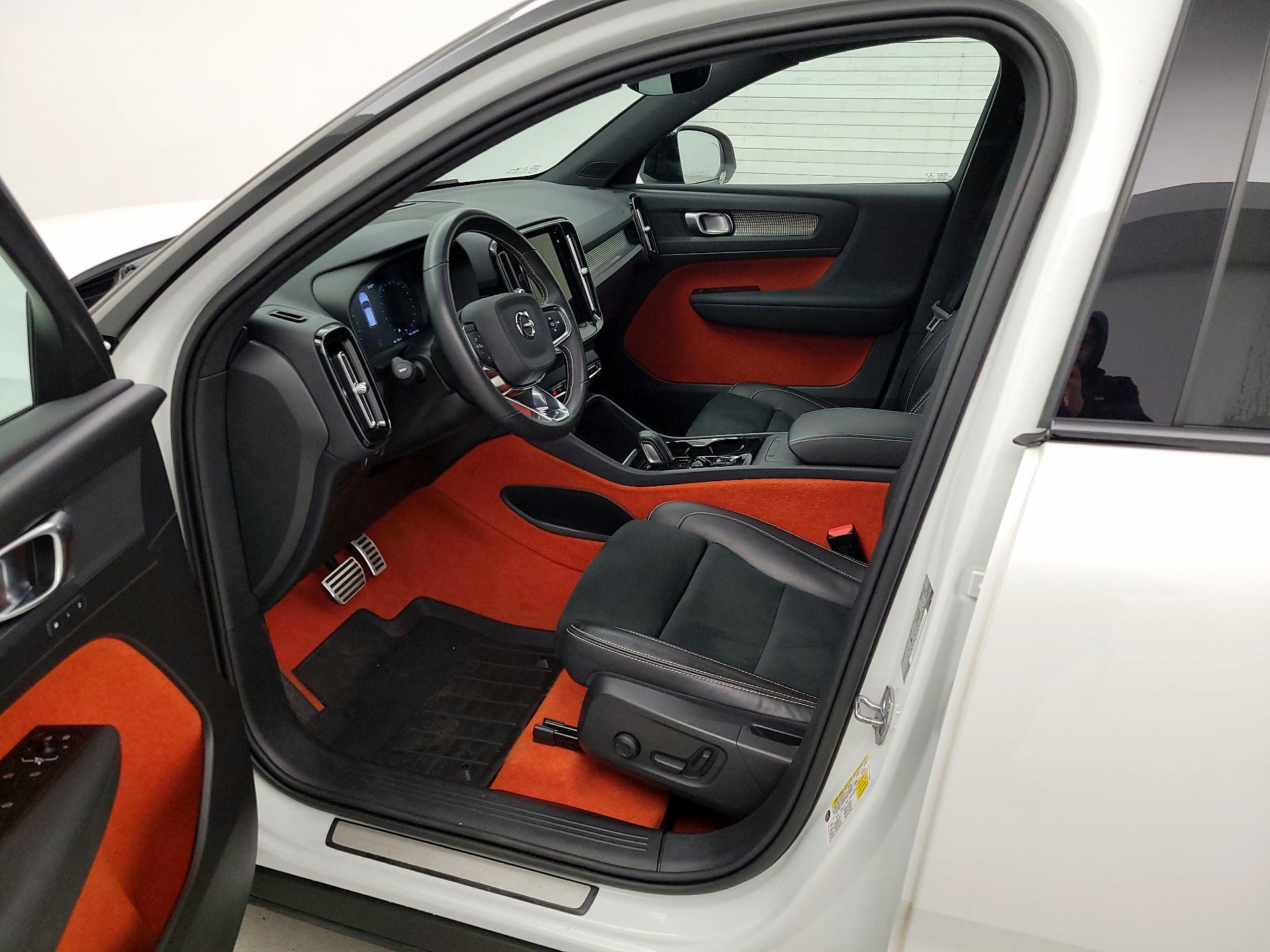 Thumbnail: 2021 Volvo XC40 - 11