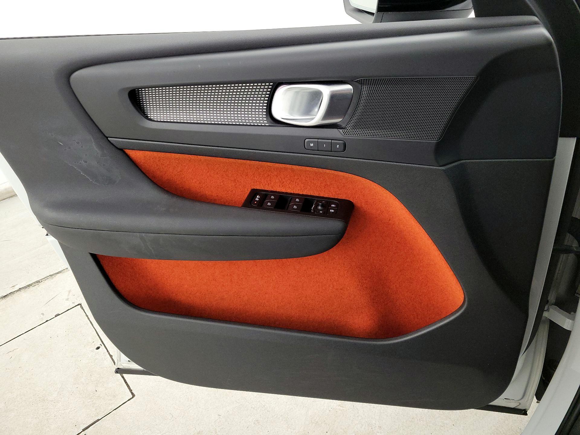 Thumbnail: 2021 Volvo XC40 - 12