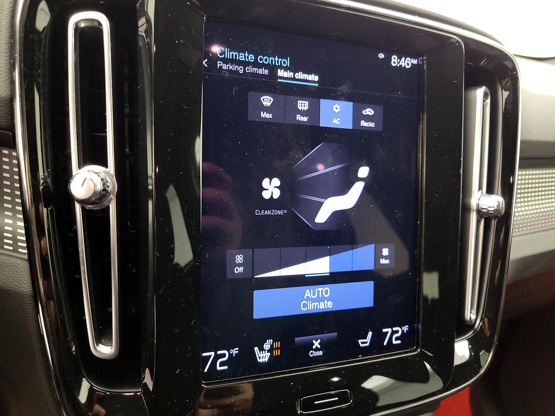 Thumbnail: 2021 Volvo XC40 - 16