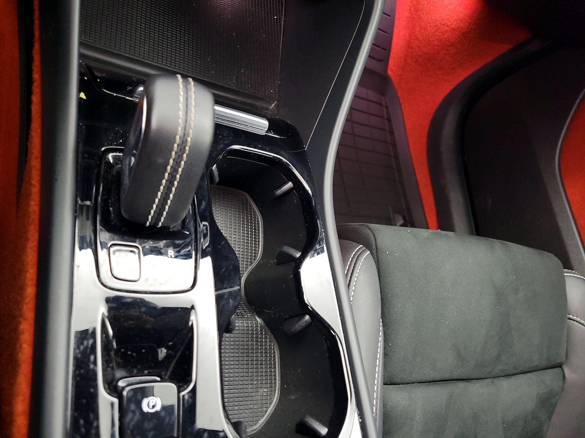 Thumbnail: 2021 Volvo XC40 - 17