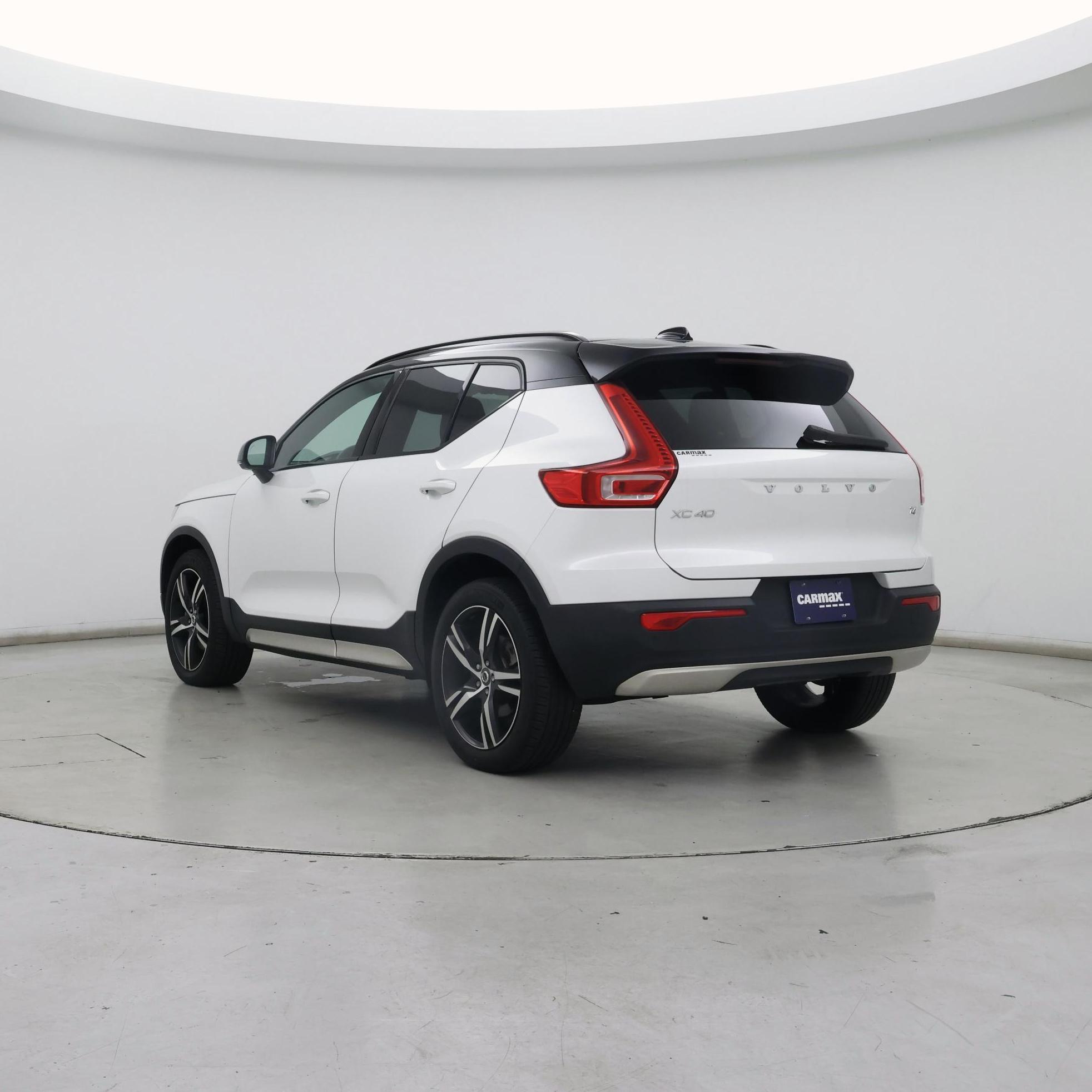Thumbnail: 2021 Volvo XC40 - 2