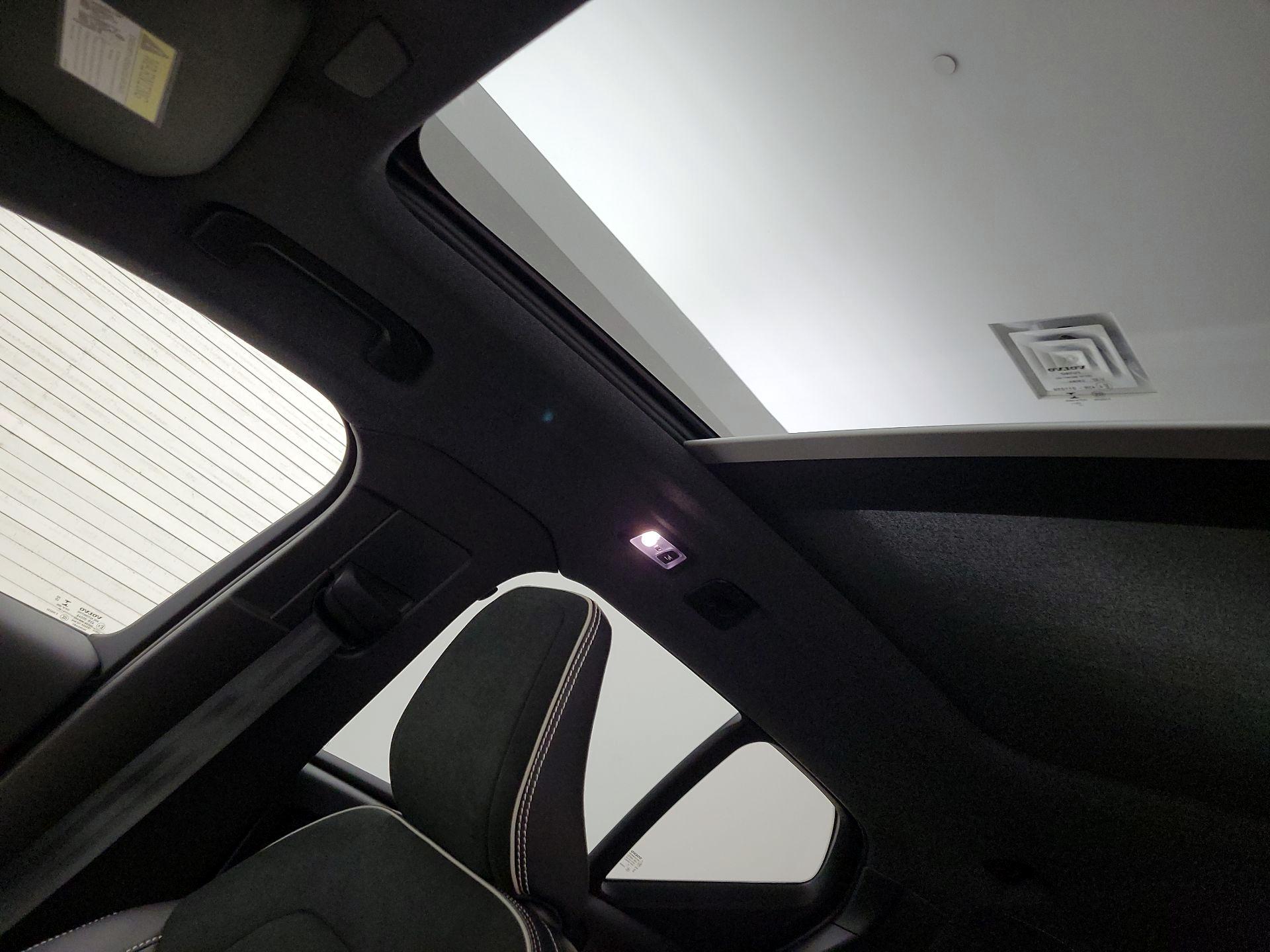 Thumbnail: 2021 Volvo XC40 - 19