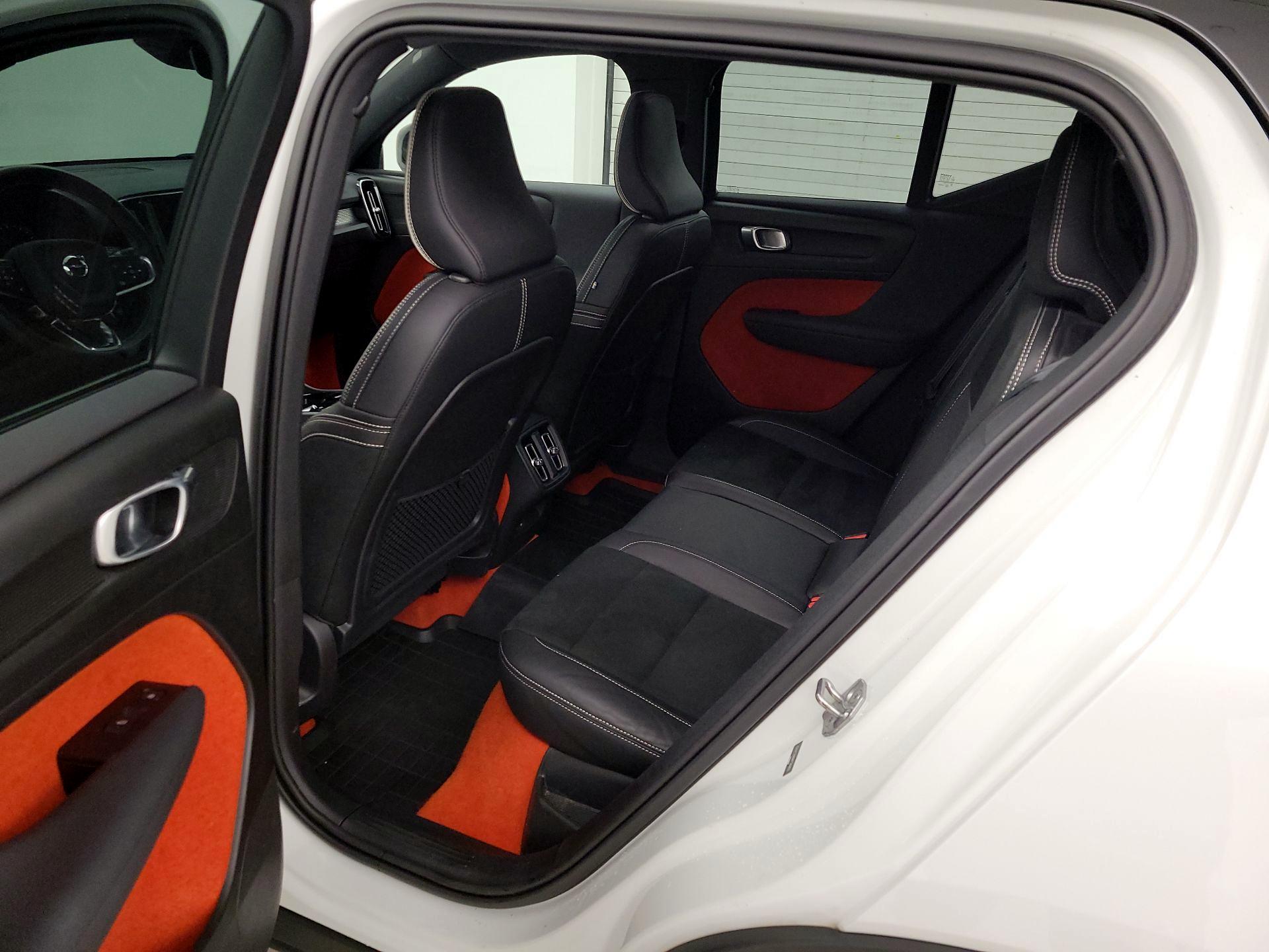 Thumbnail: 2021 Volvo XC40 - 20