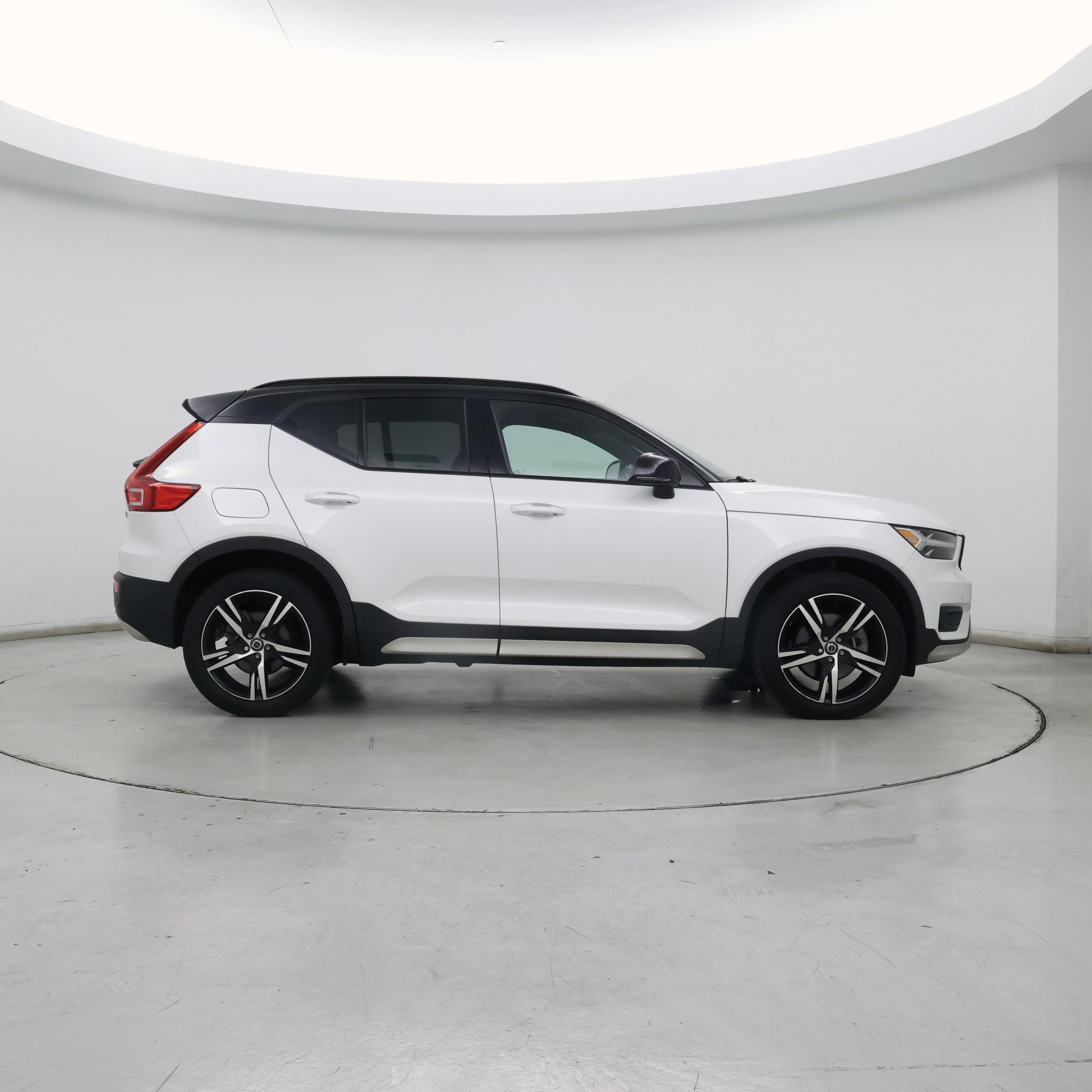 Thumbnail: 2021 Volvo XC40 - 7