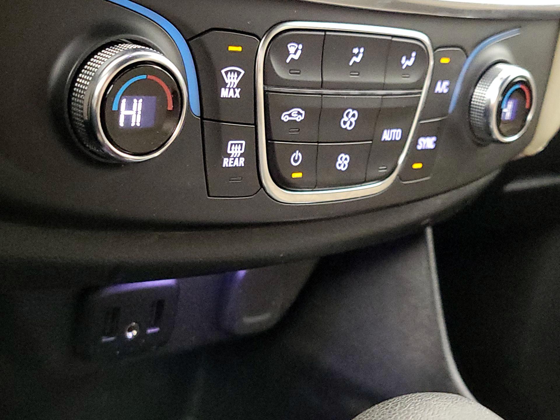 Thumbnail: 2023 Chevrolet Traverse - 16