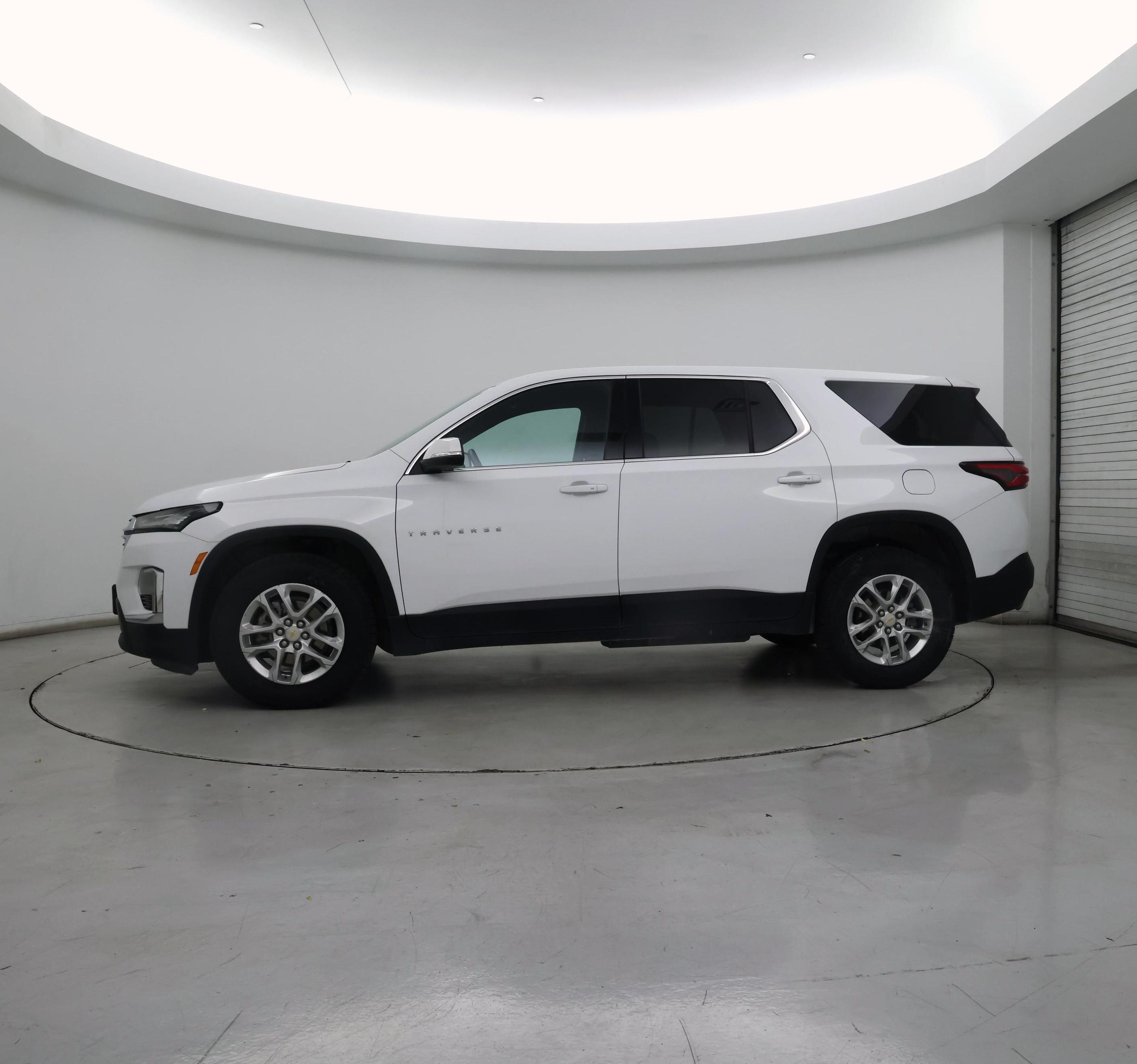 Thumbnail: 2023 Chevrolet Traverse - 3