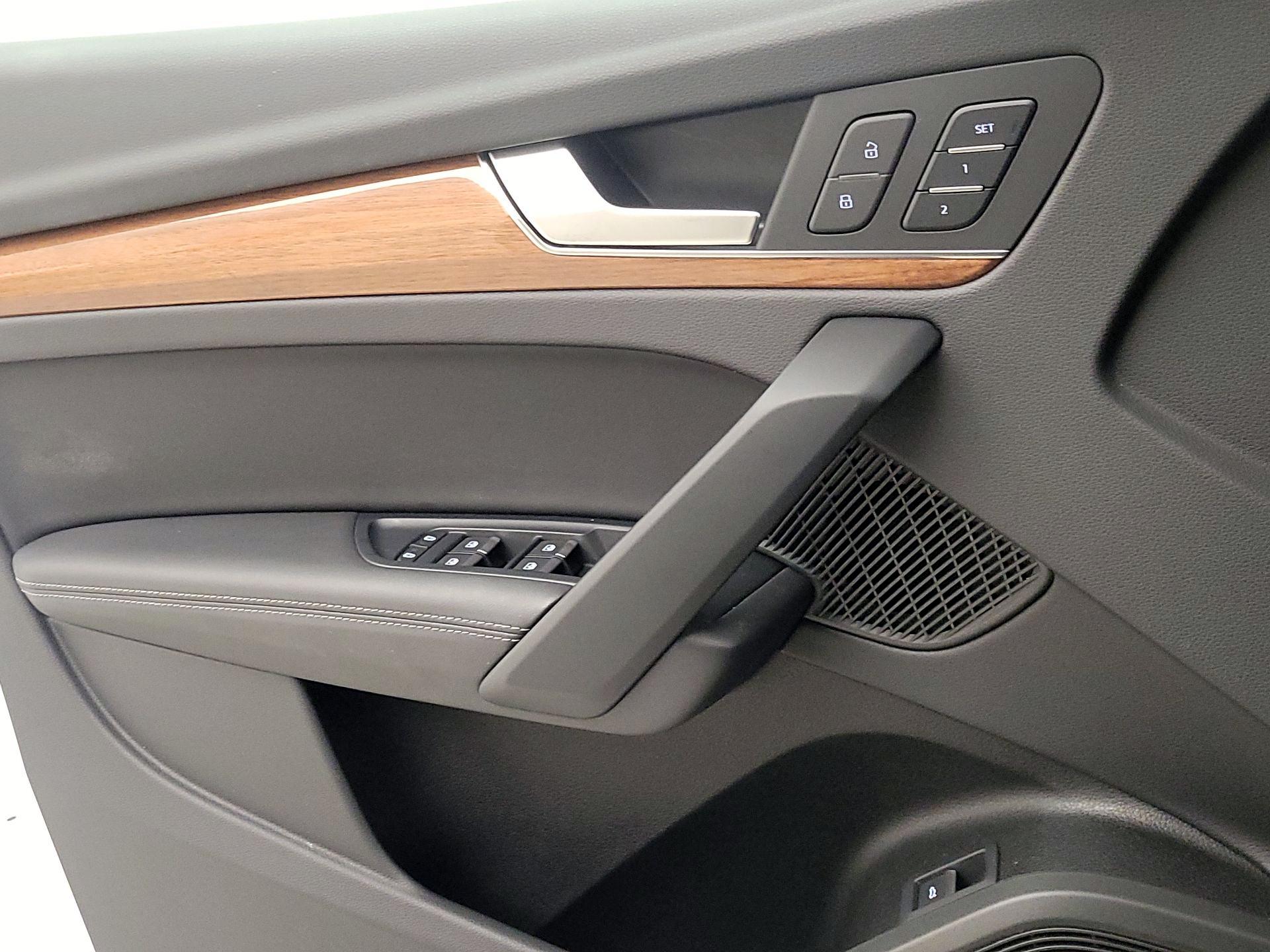 Thumbnail: 2023 Audi Q5 - 12