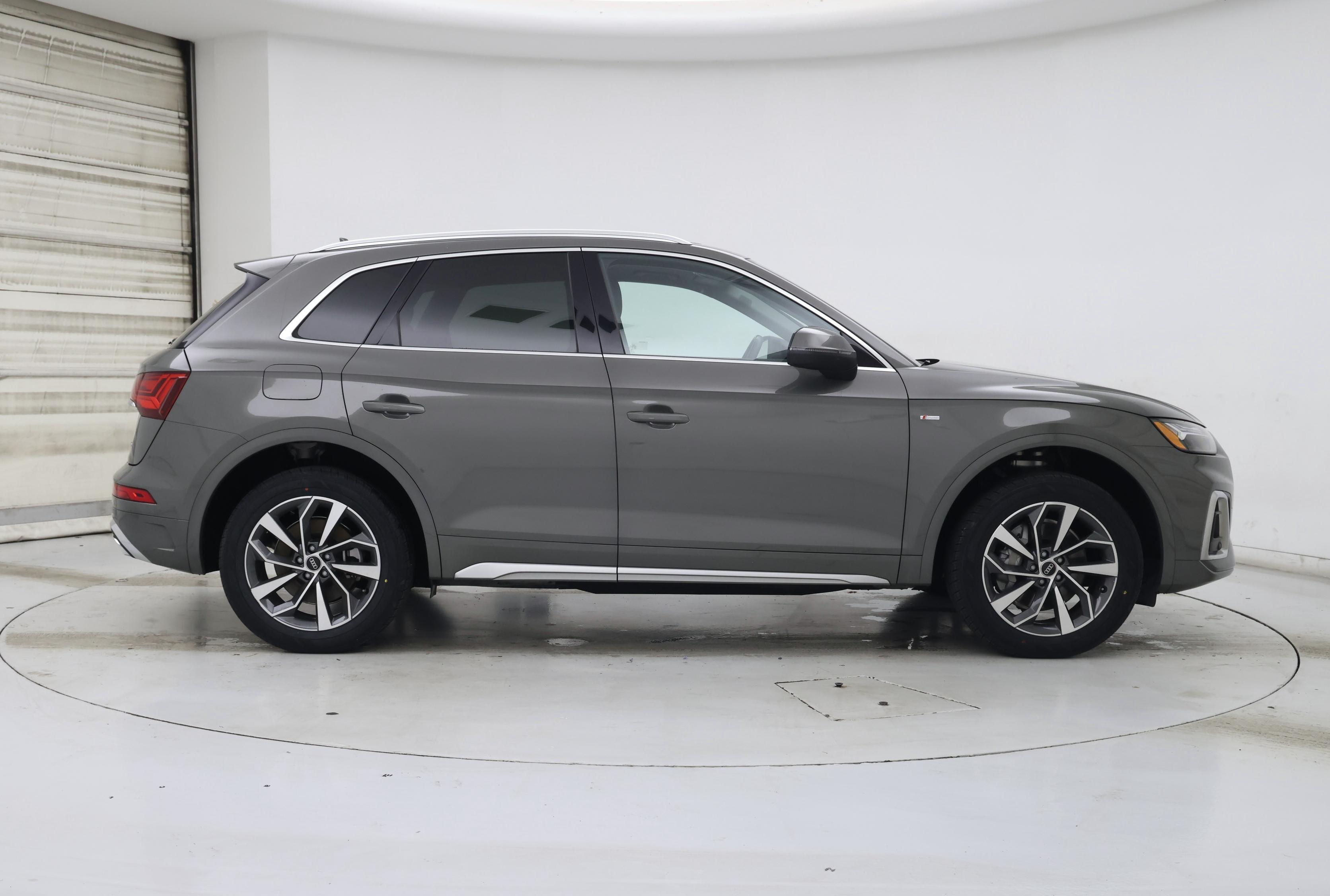 Thumbnail: 2023 Audi Q5 - 7