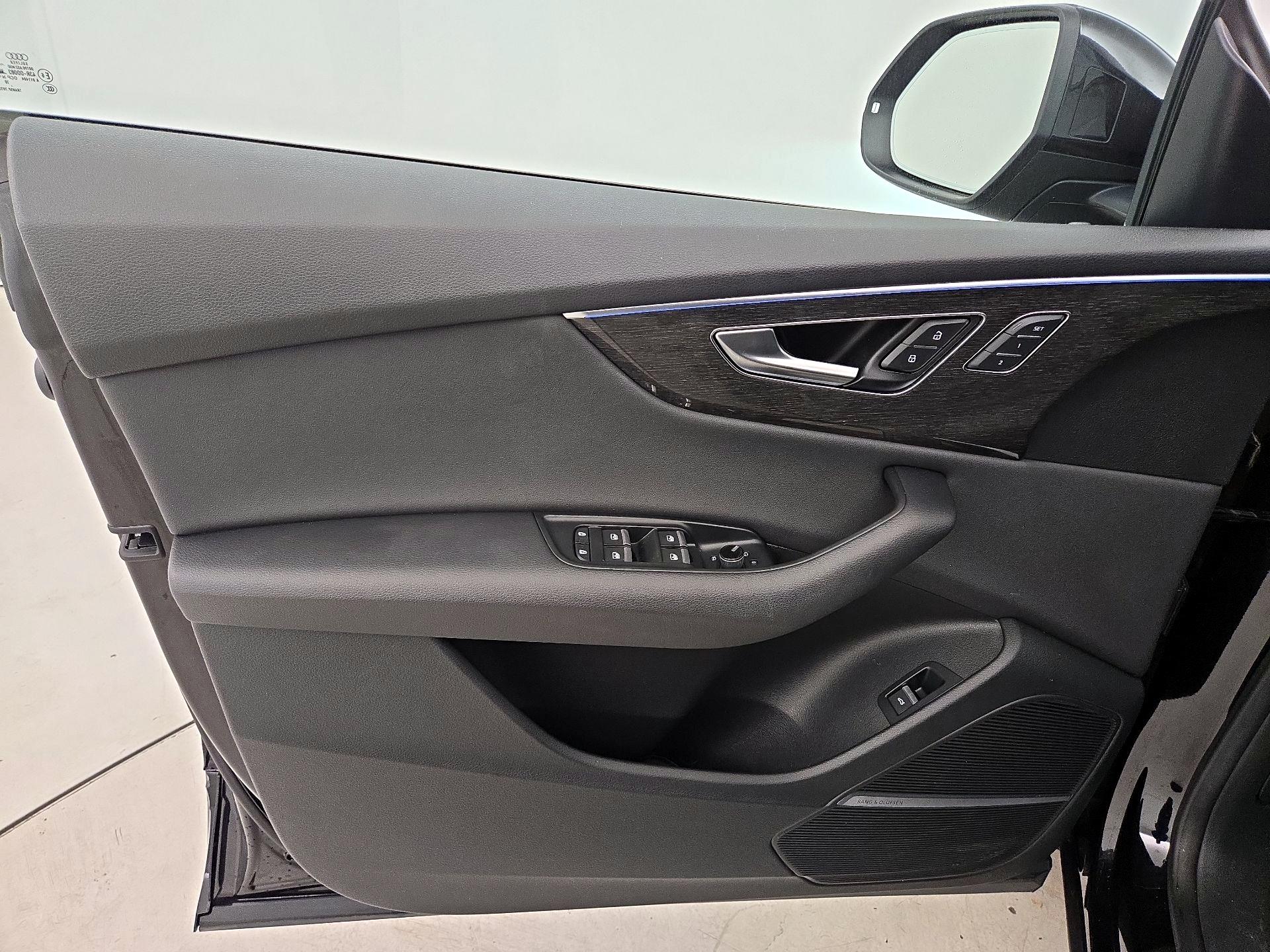 Thumbnail: 2019 Audi Q8 - 12