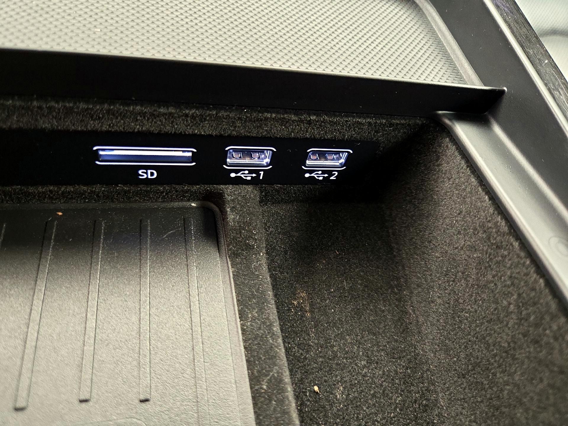 Thumbnail: 2019 Audi Q8 - 19