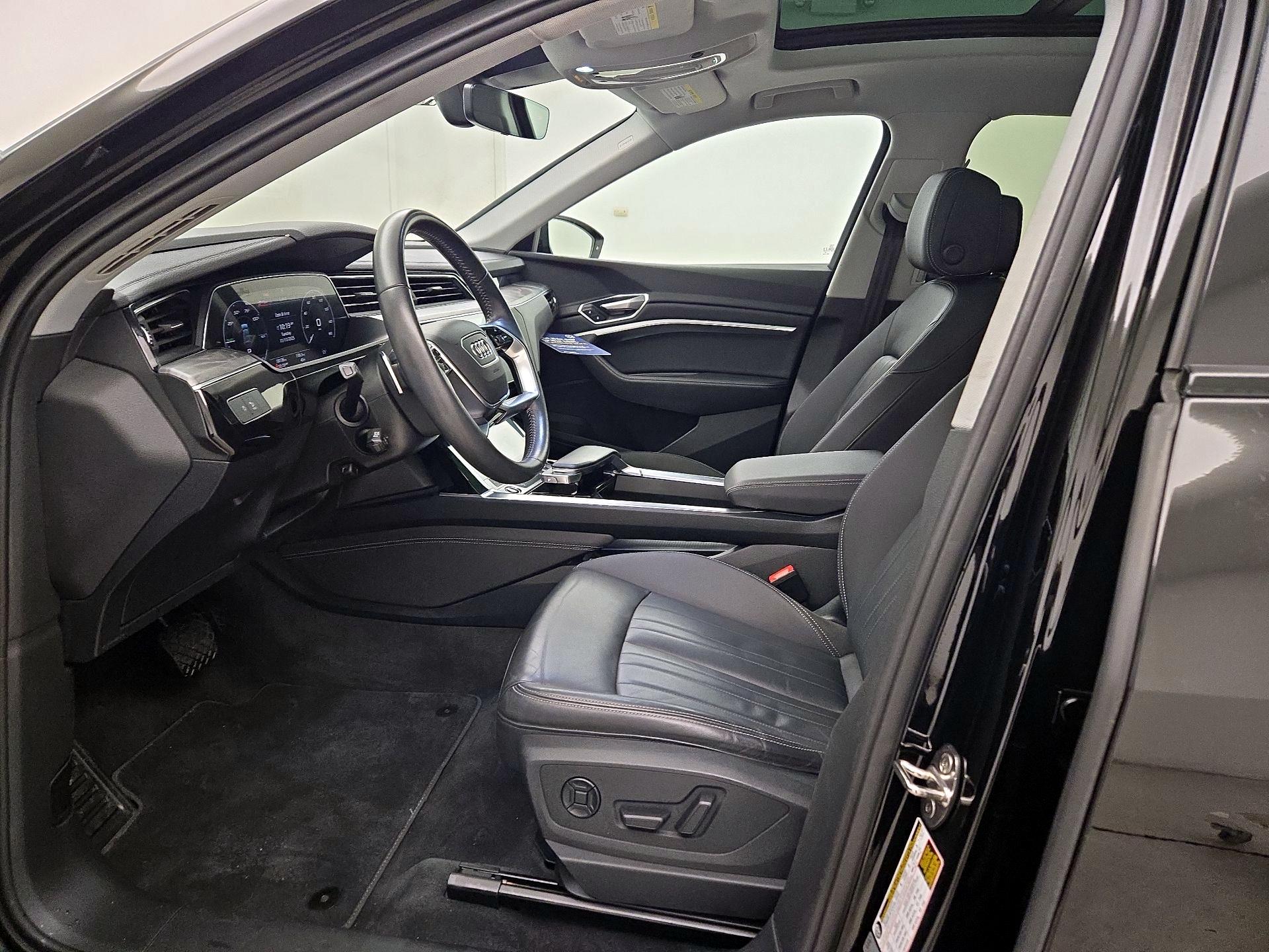 Thumbnail: 2021 Audi e-tron - 11