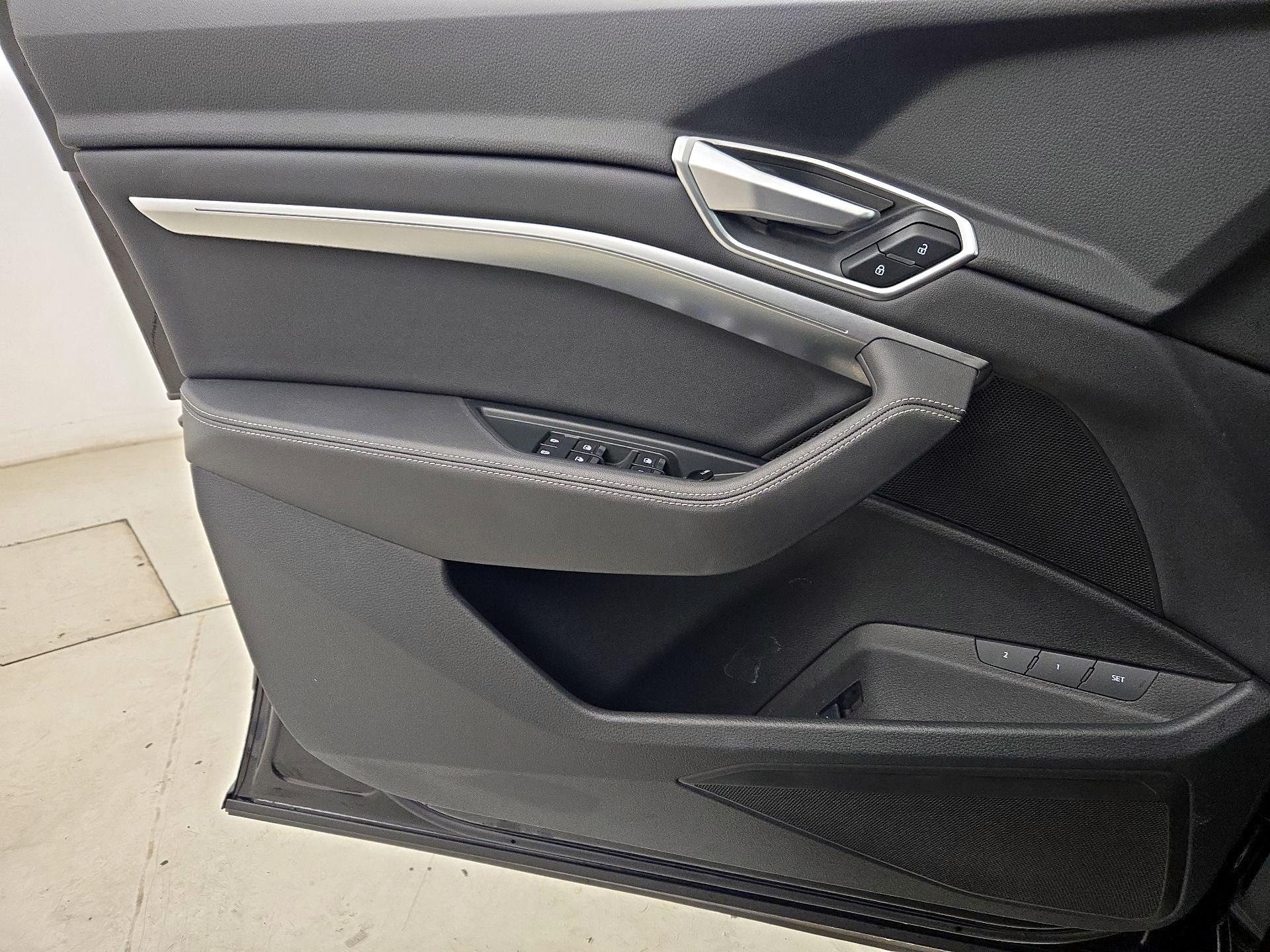 Thumbnail: 2021 Audi e-tron - 12