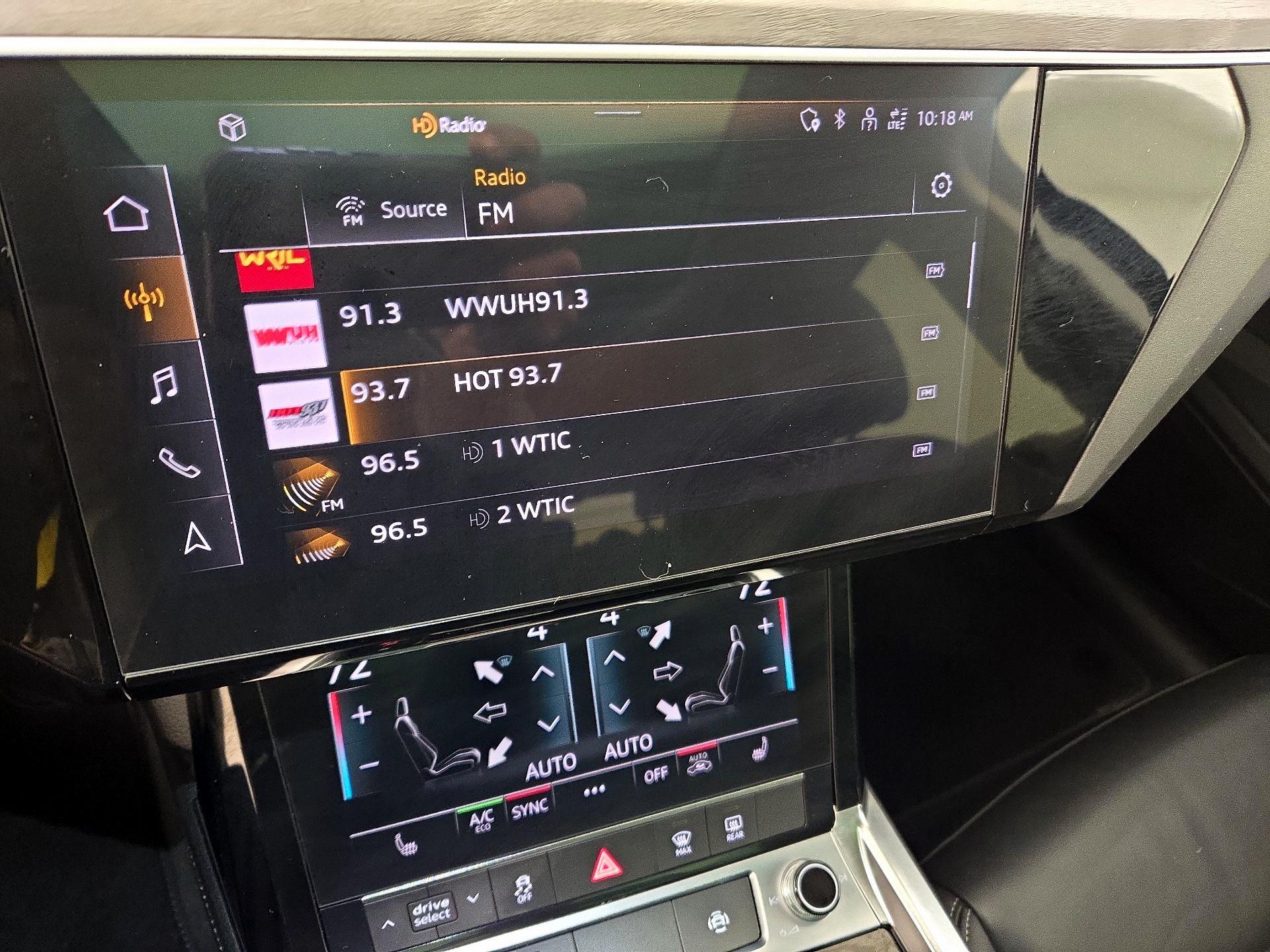 Thumbnail: 2021 Audi e-tron - 16