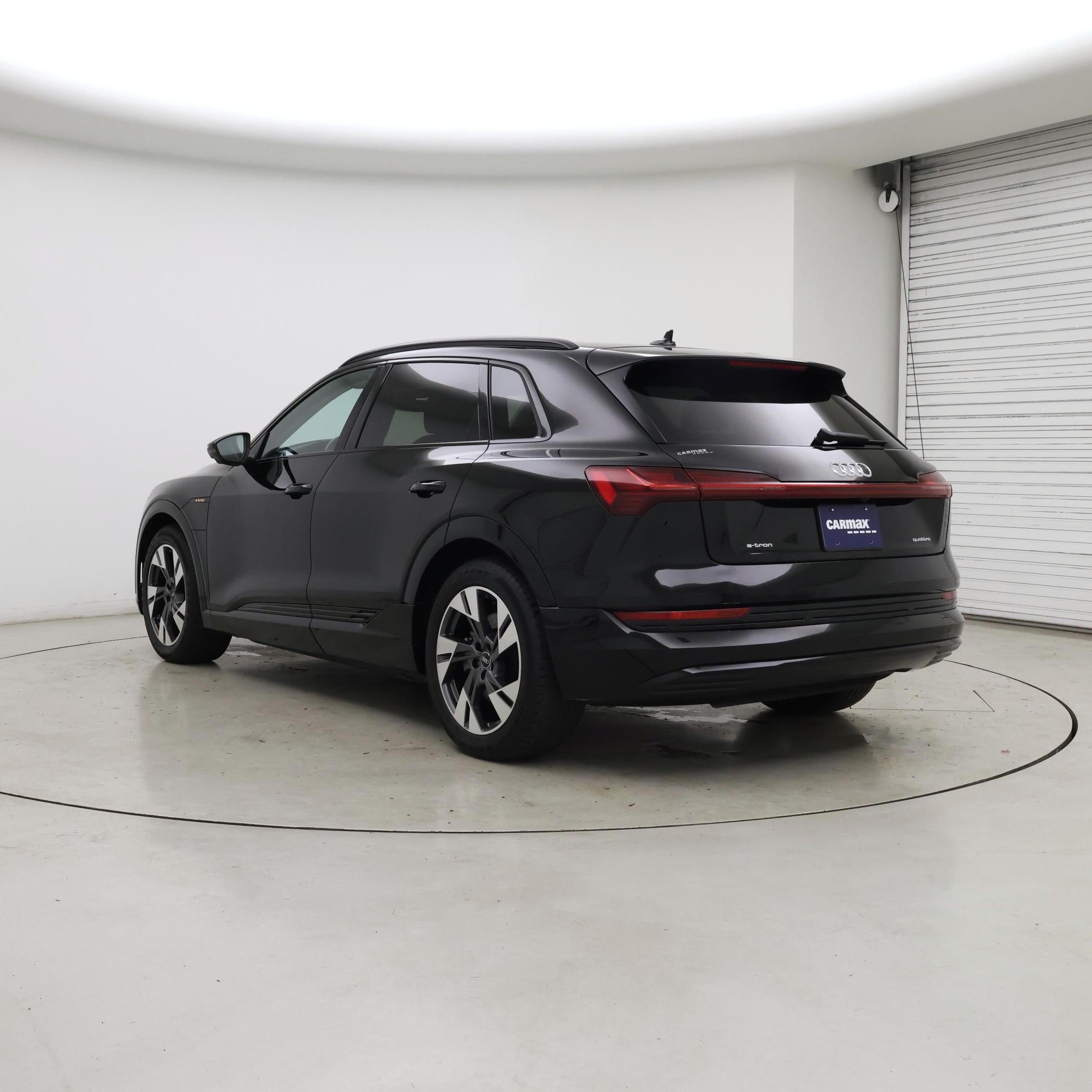 Thumbnail: 2021 Audi e-tron - 2