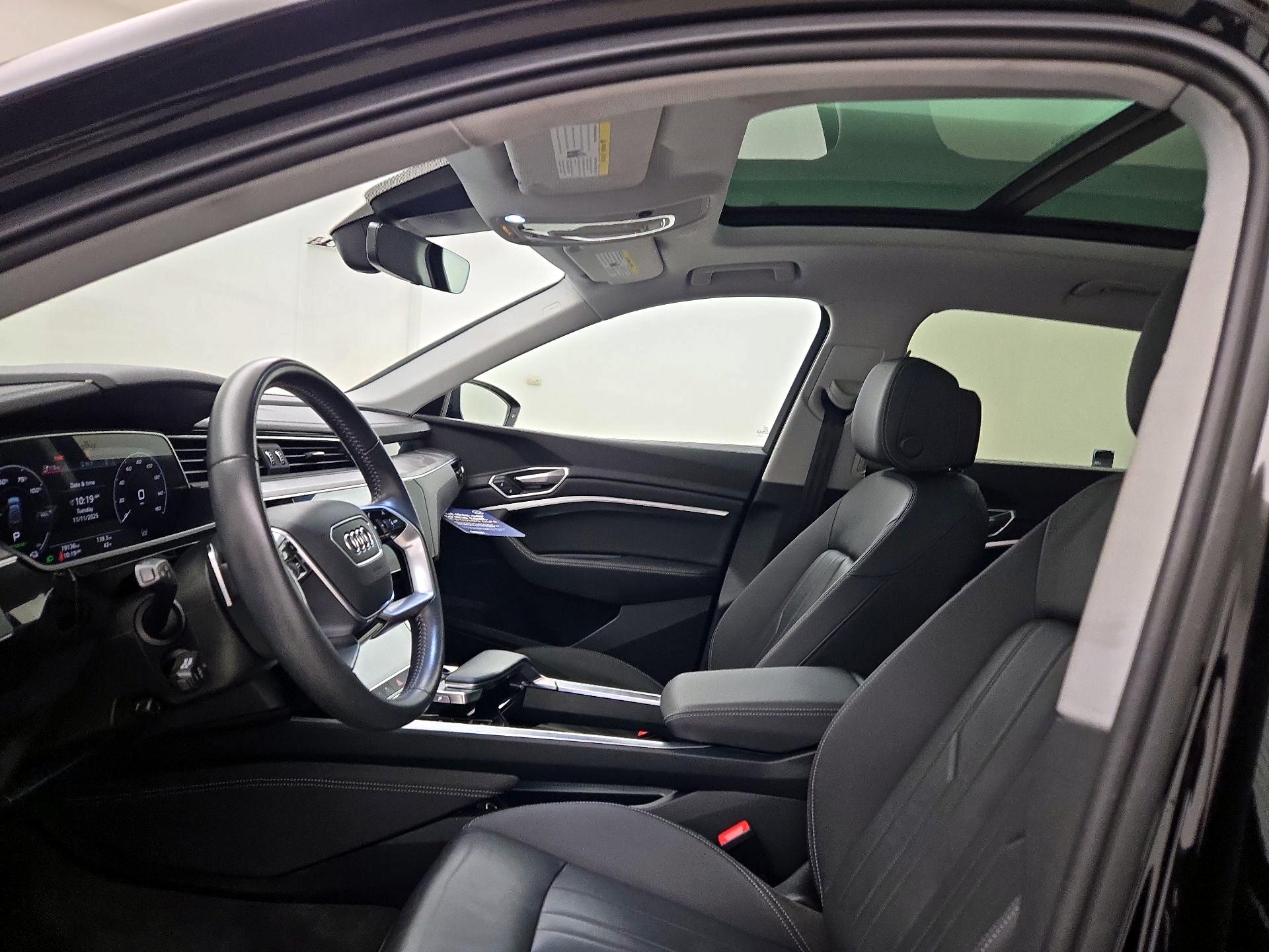 Thumbnail: 2021 Audi e-tron - 20