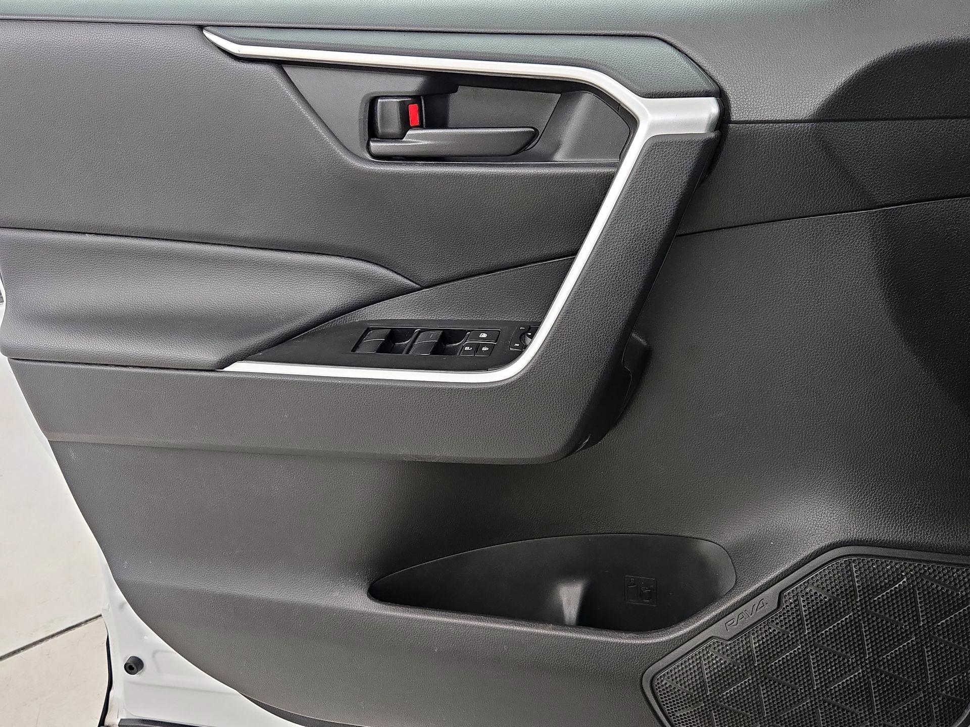 Thumbnail: 2021 Toyota RAV4 - 12