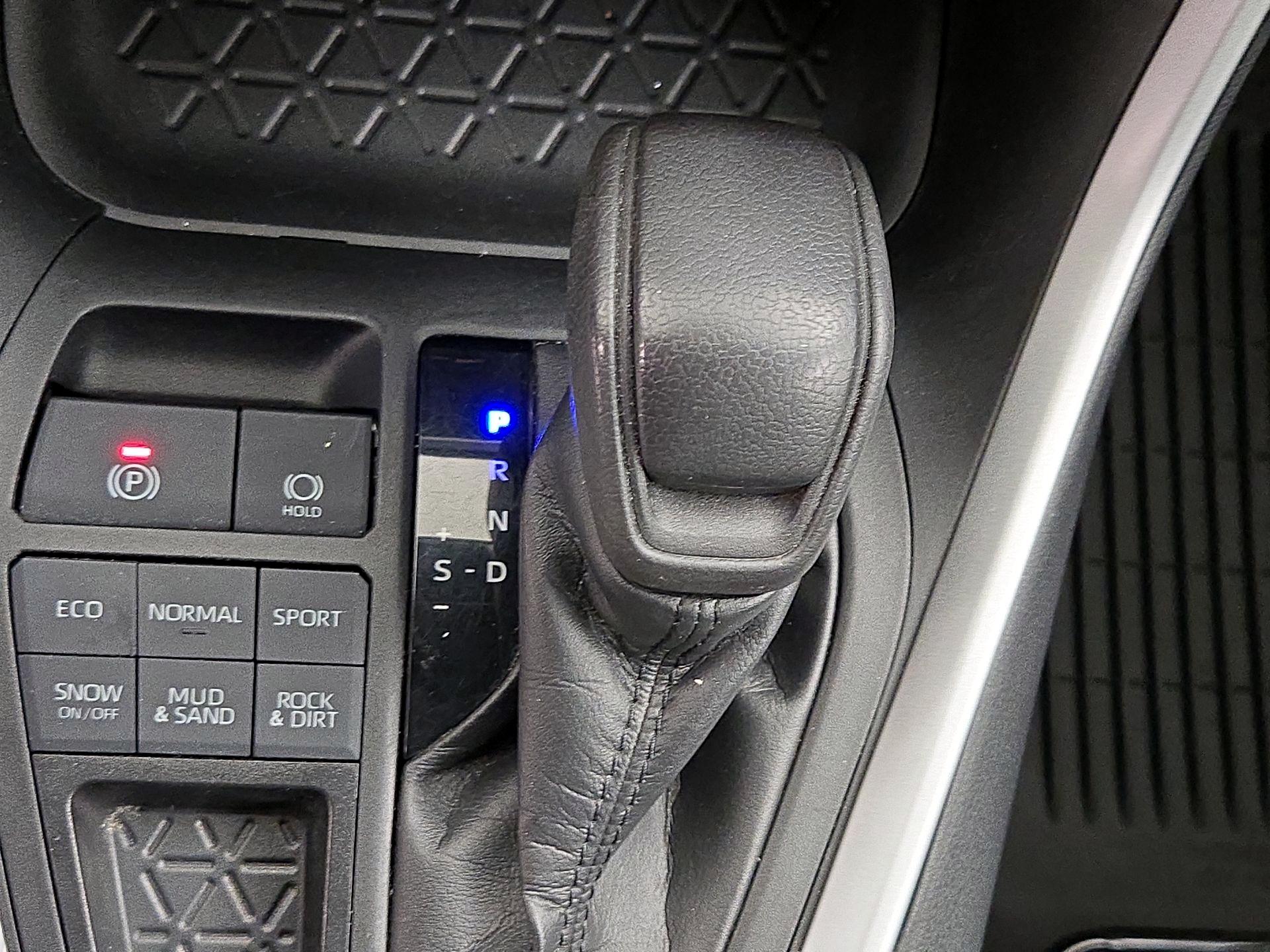 Thumbnail: 2021 Toyota RAV4 - 17