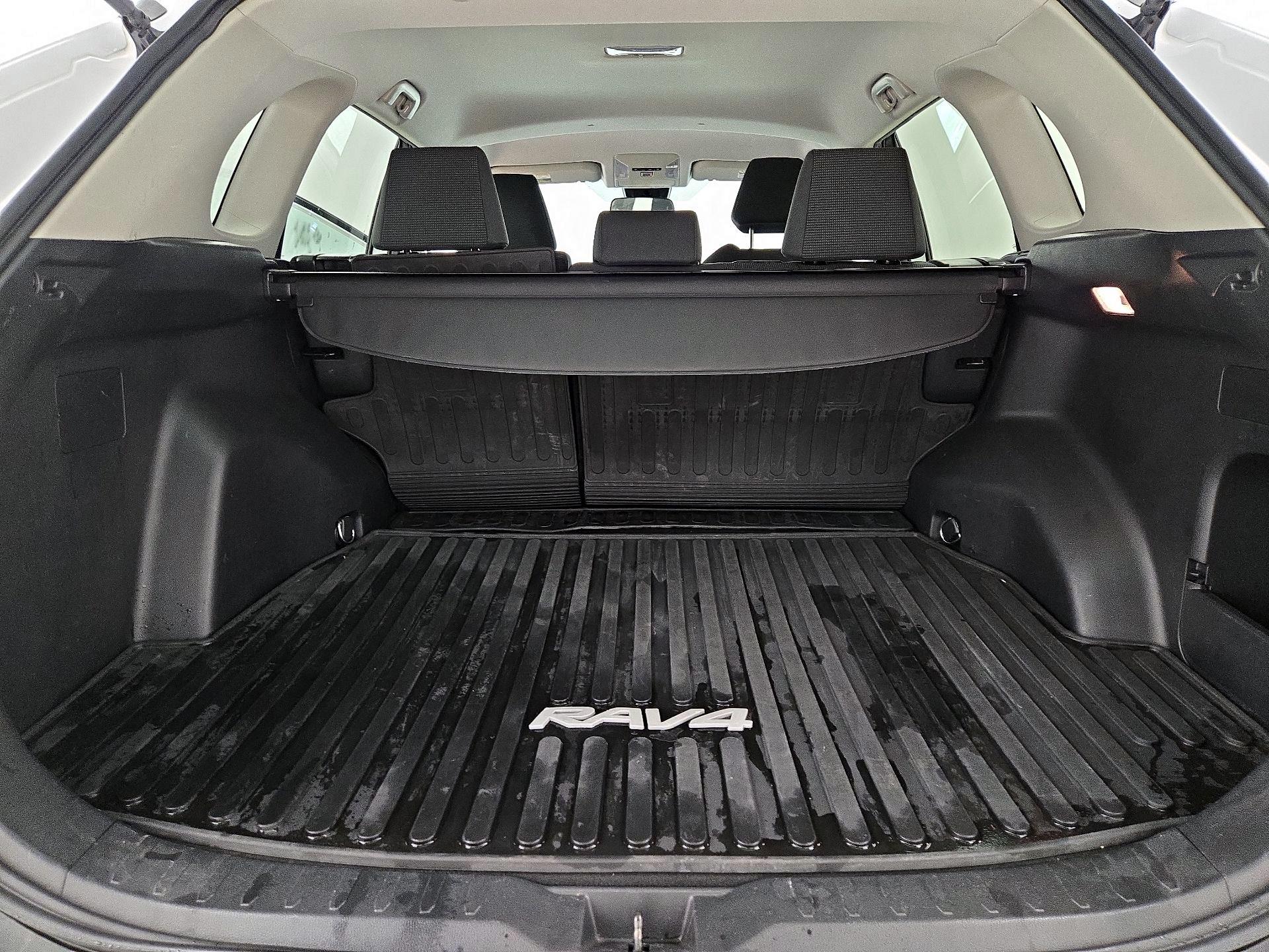 Thumbnail: 2021 Toyota RAV4 - 20