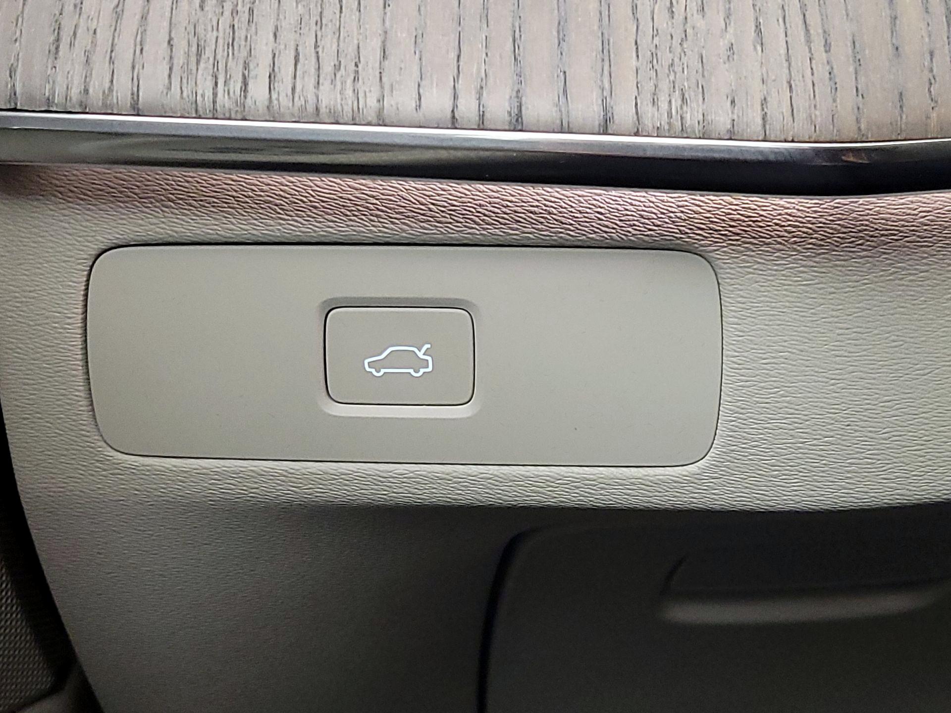 Thumbnail: 2023 Volvo XC90 - 13