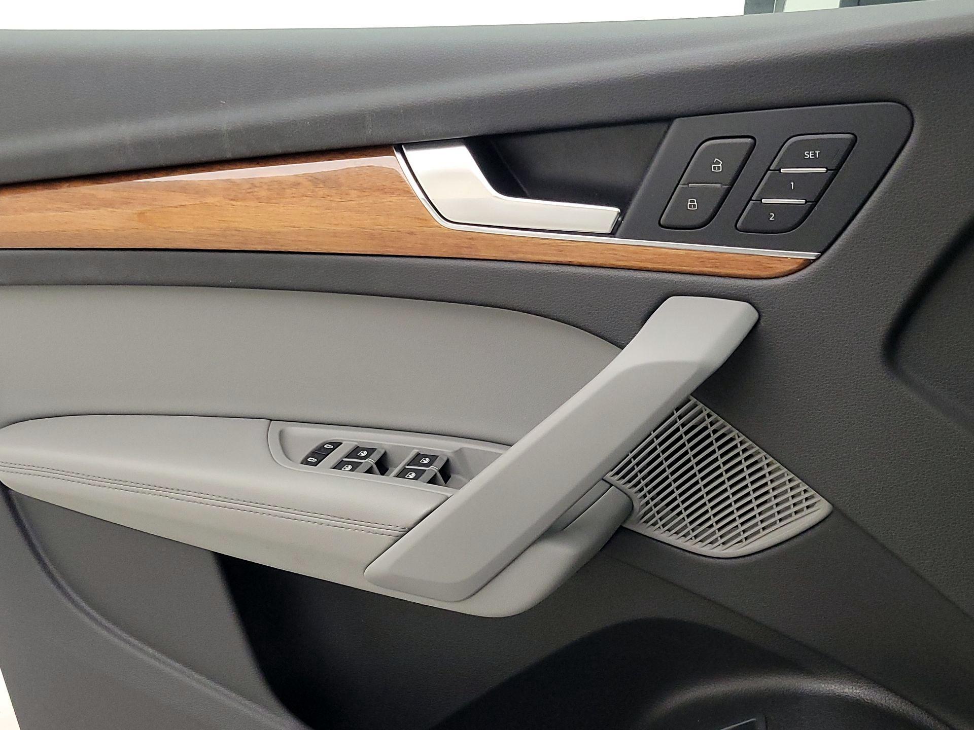 Thumbnail: 2023 Audi Q5 - 10