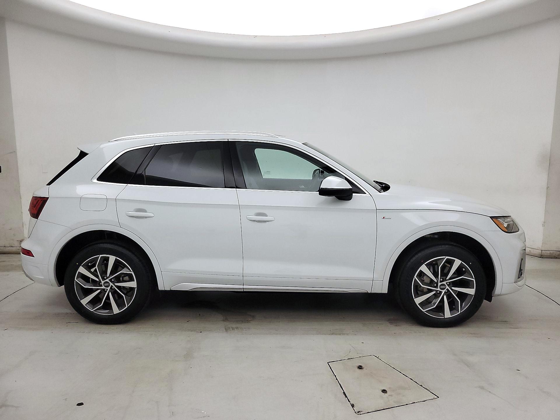 Thumbnail: 2023 Audi Q5 - 4