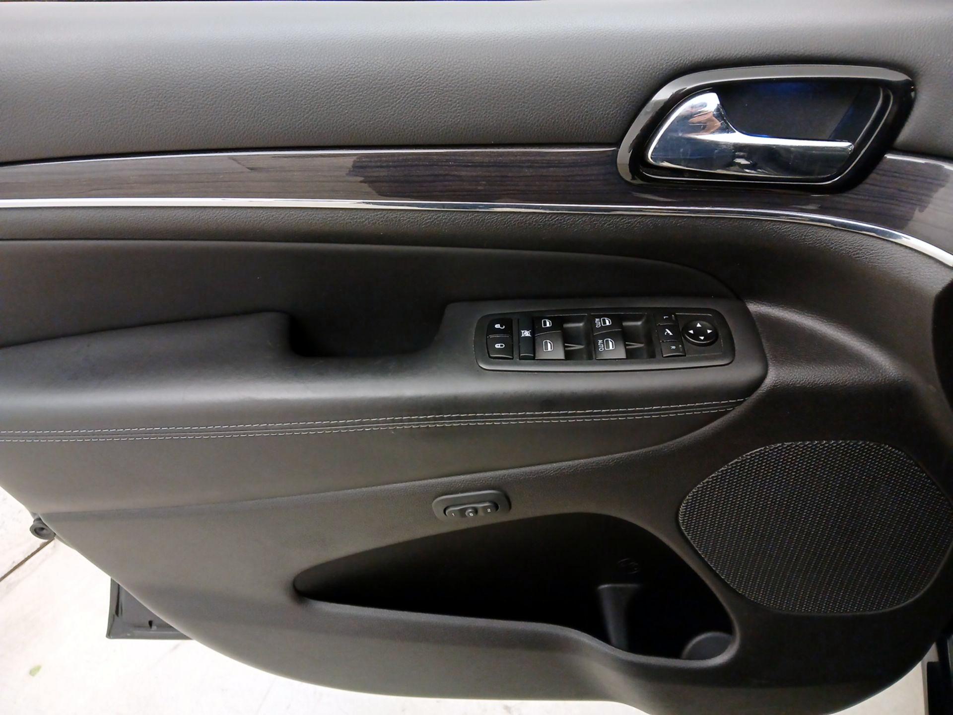 Thumbnail: 2020 Jeep Grand Cherokee - 12