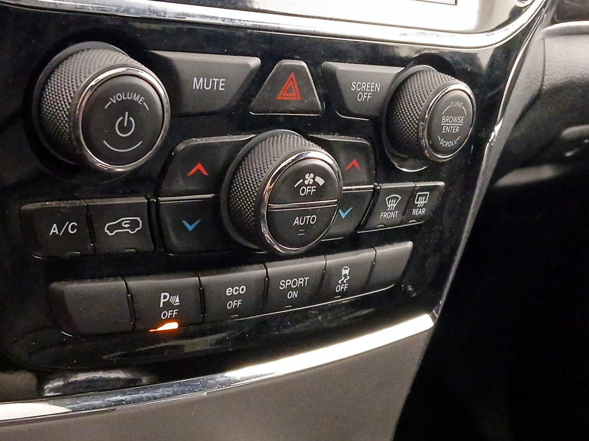 Thumbnail: 2020 Jeep Grand Cherokee - 16