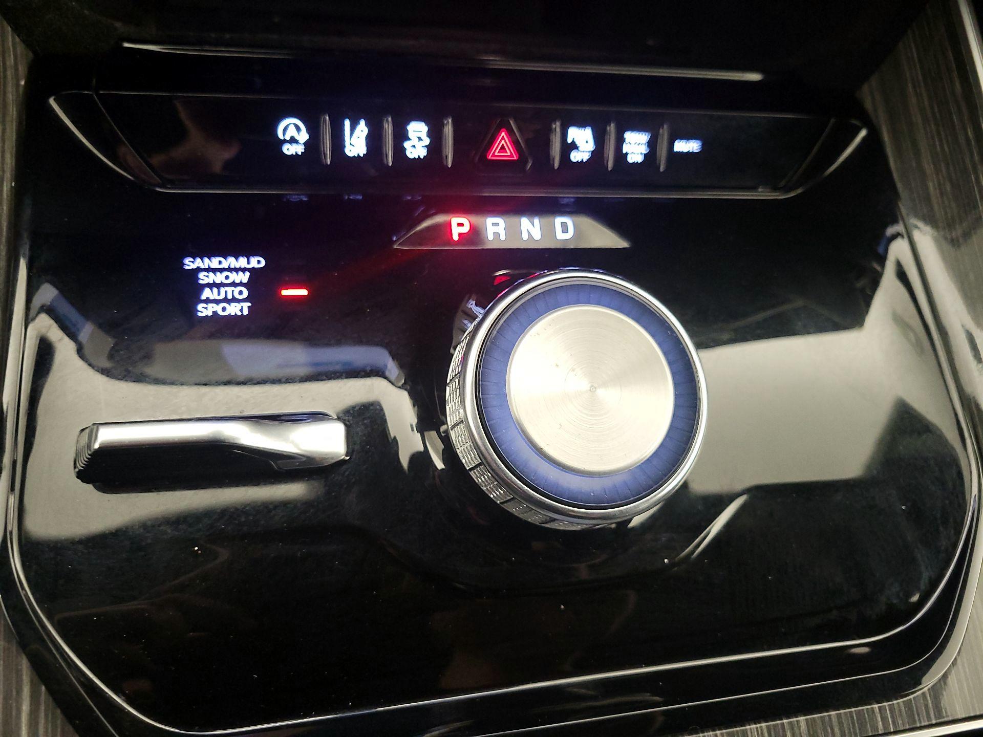 Thumbnail: 2022 Jeep Wagoneer - 18