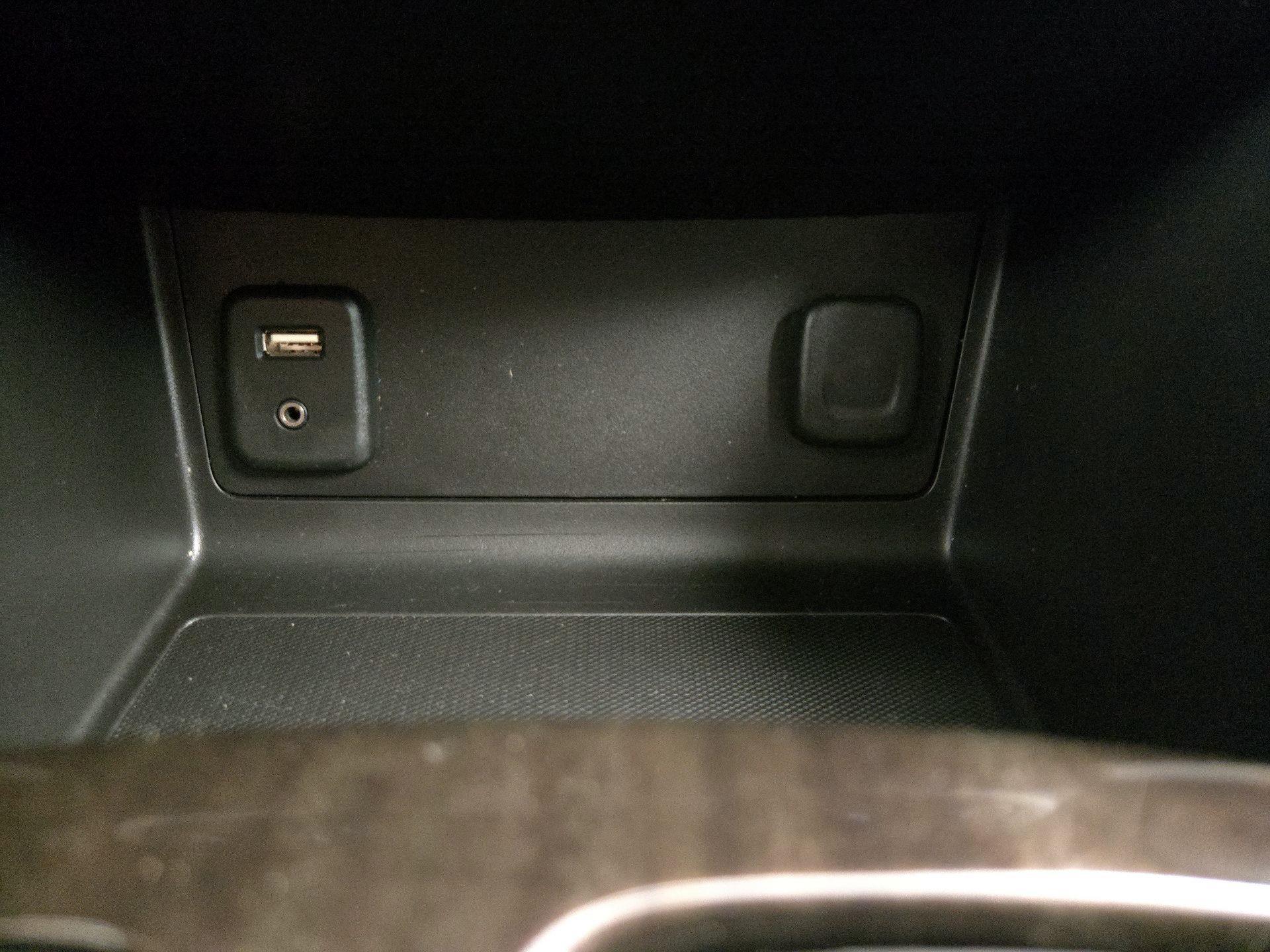 Thumbnail: 2015 GMC Canyon - 18