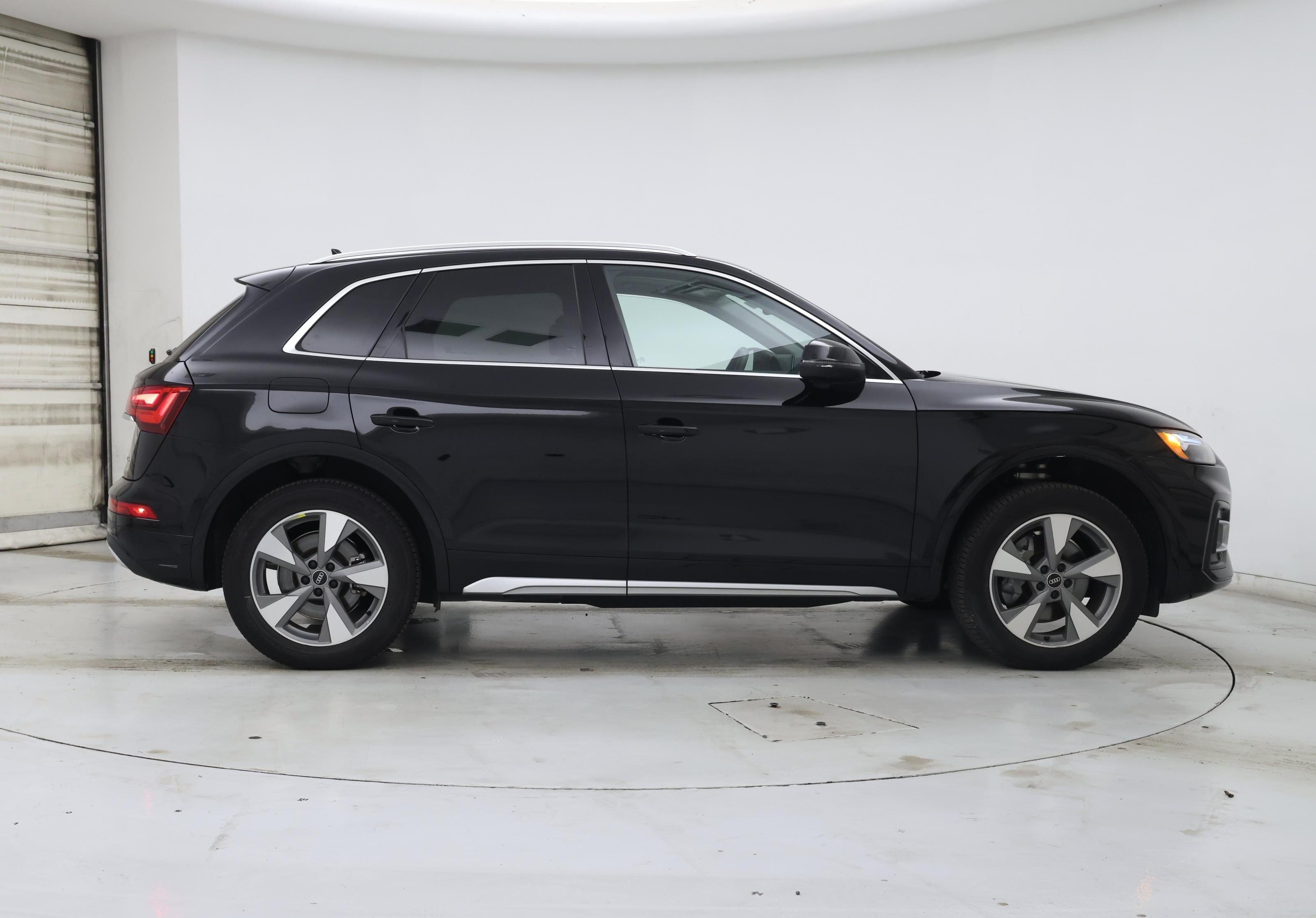 Thumbnail: 2023 Audi Q5 - 7