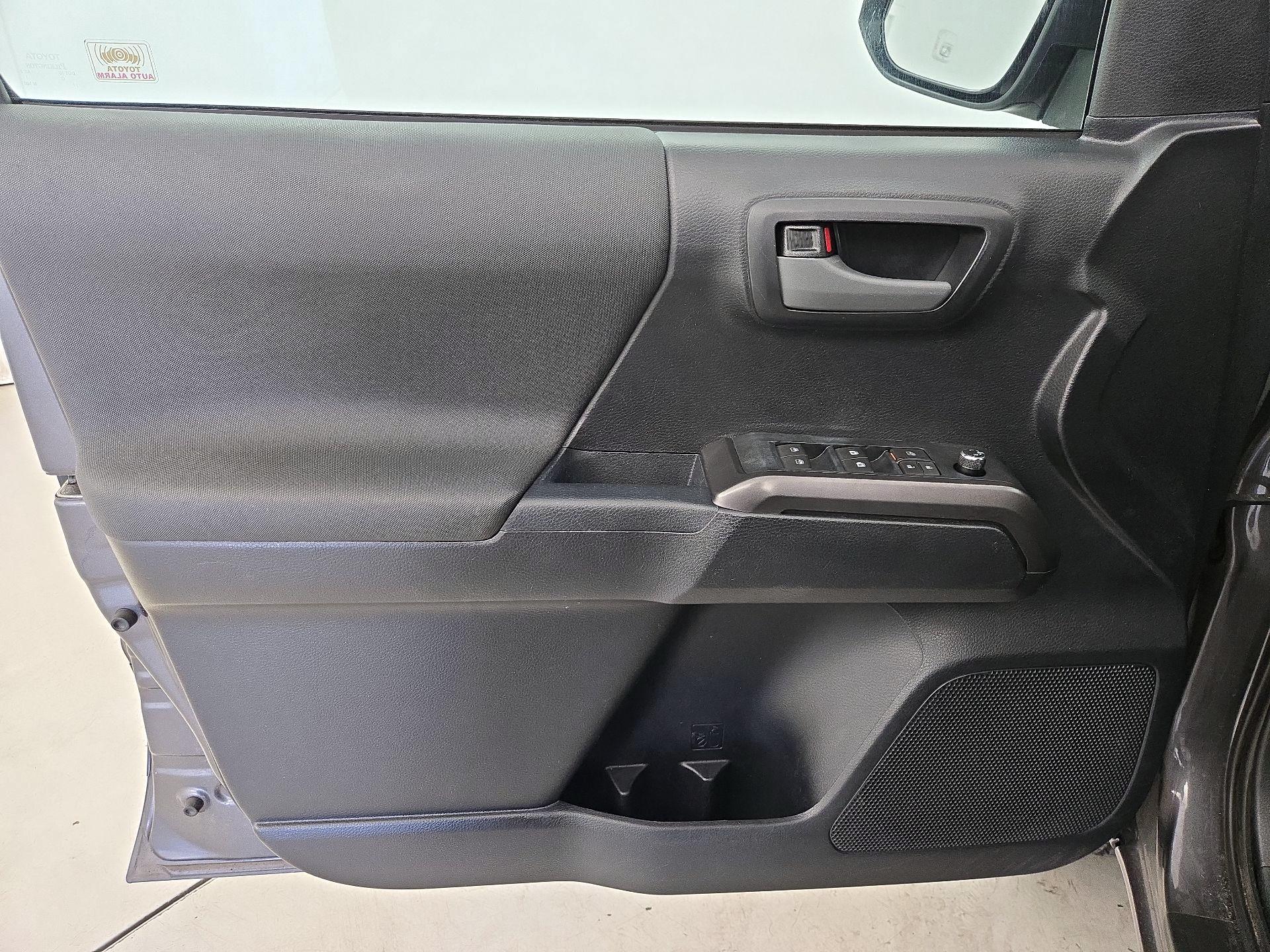 Thumbnail: 2018 Toyota Tacoma - 12