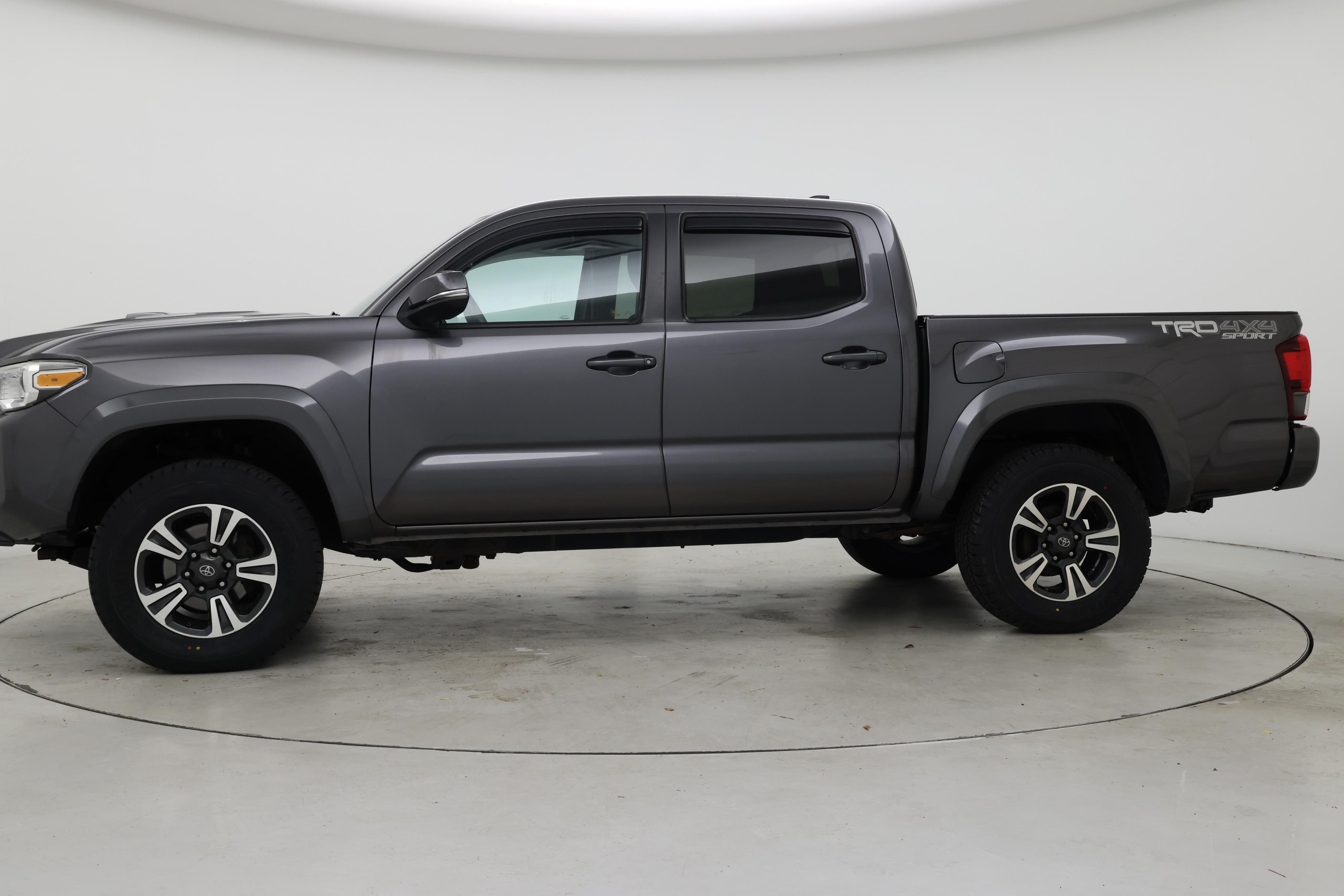 Thumbnail: 2018 Toyota Tacoma - 3