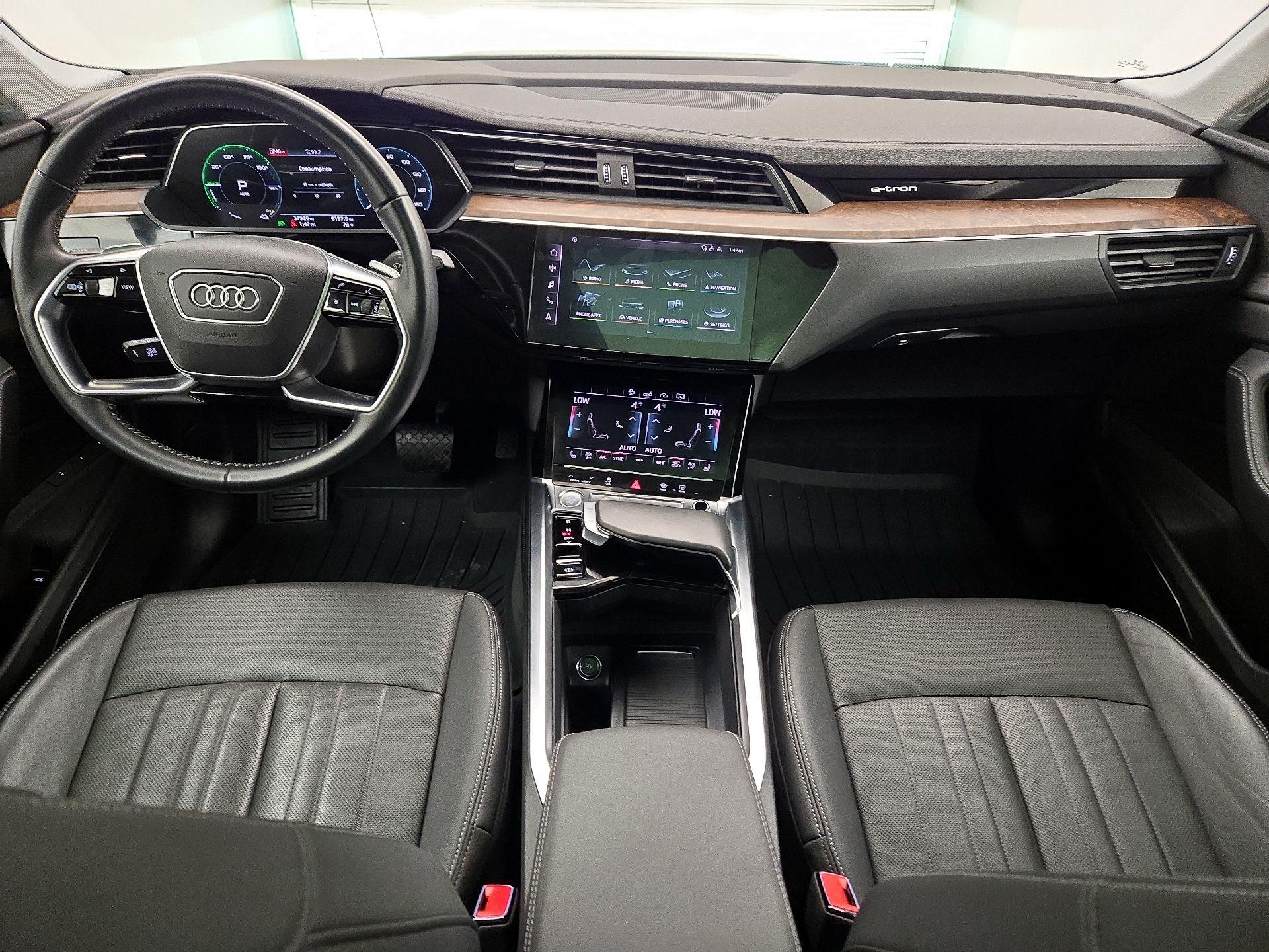 Thumbnail: 2020 Audi e-tron S - 9