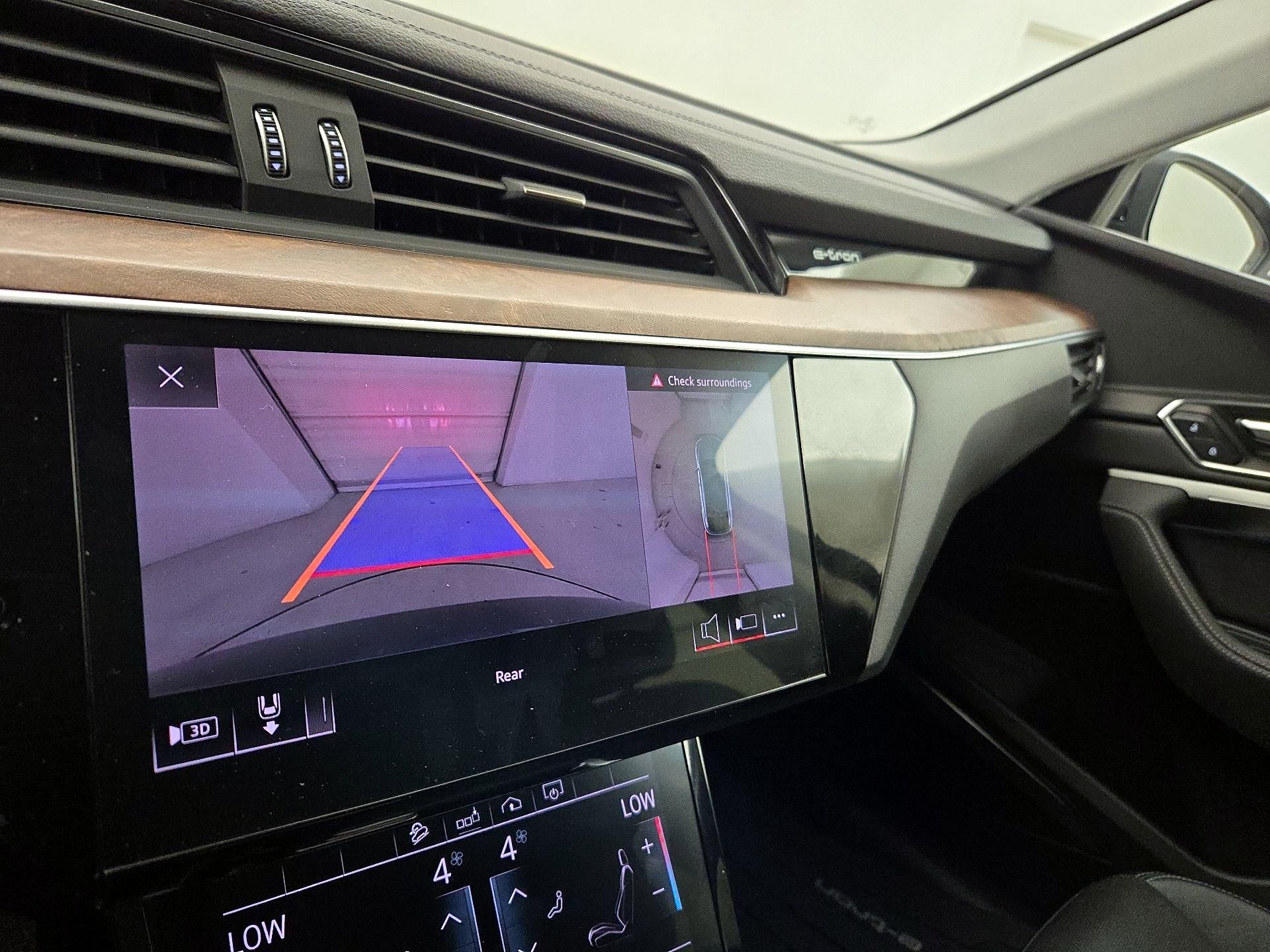 Thumbnail: 2020 Audi e-tron S - 15