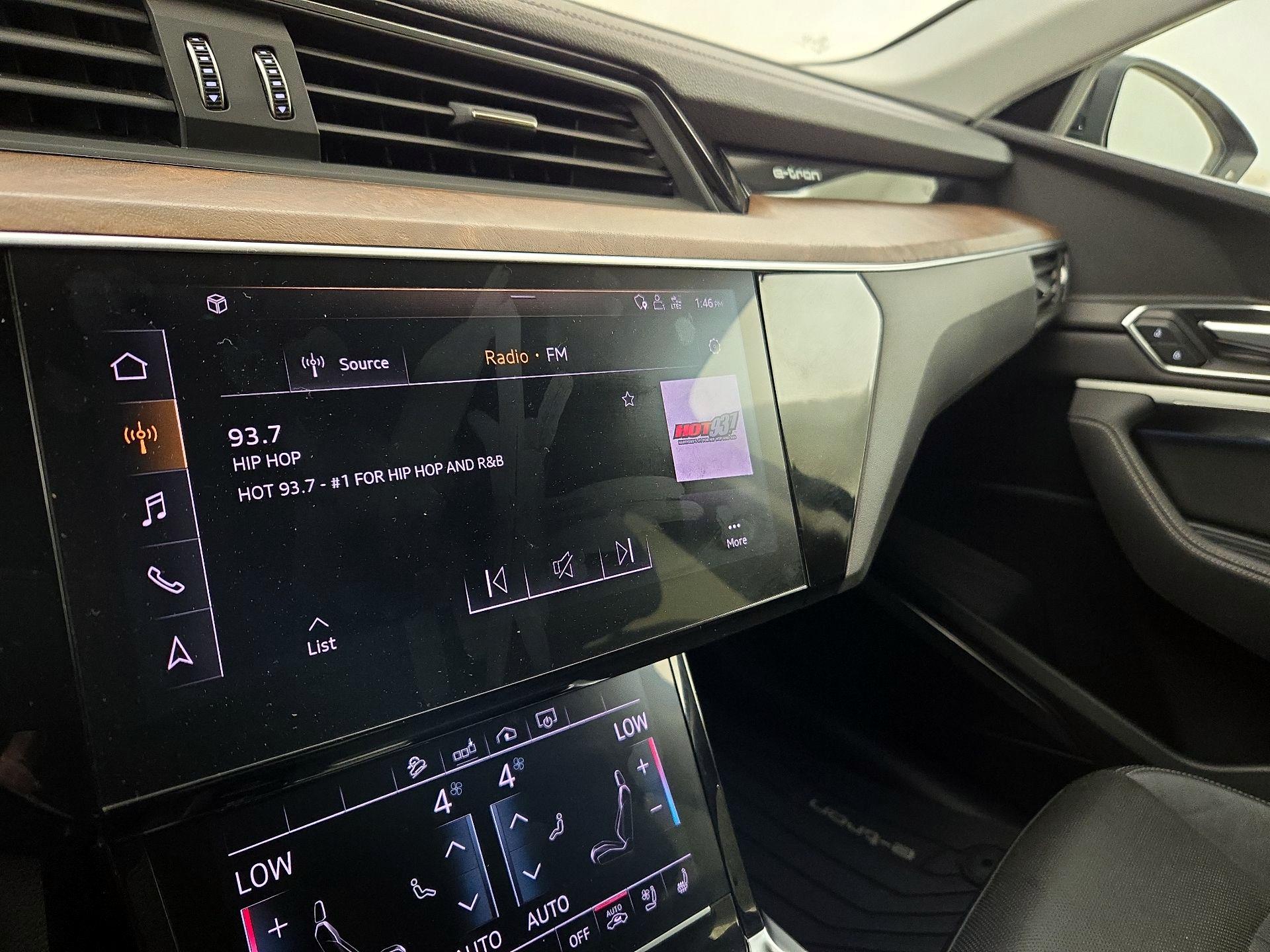 Thumbnail: 2020 Audi e-tron S - 16