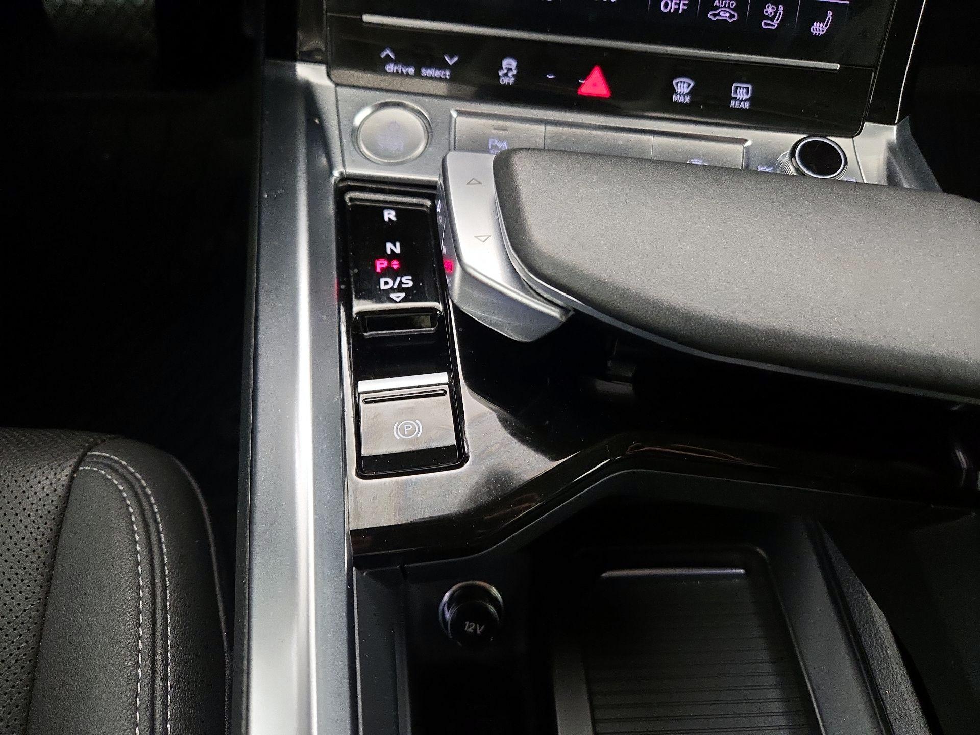 Thumbnail: 2020 Audi e-tron S - 18