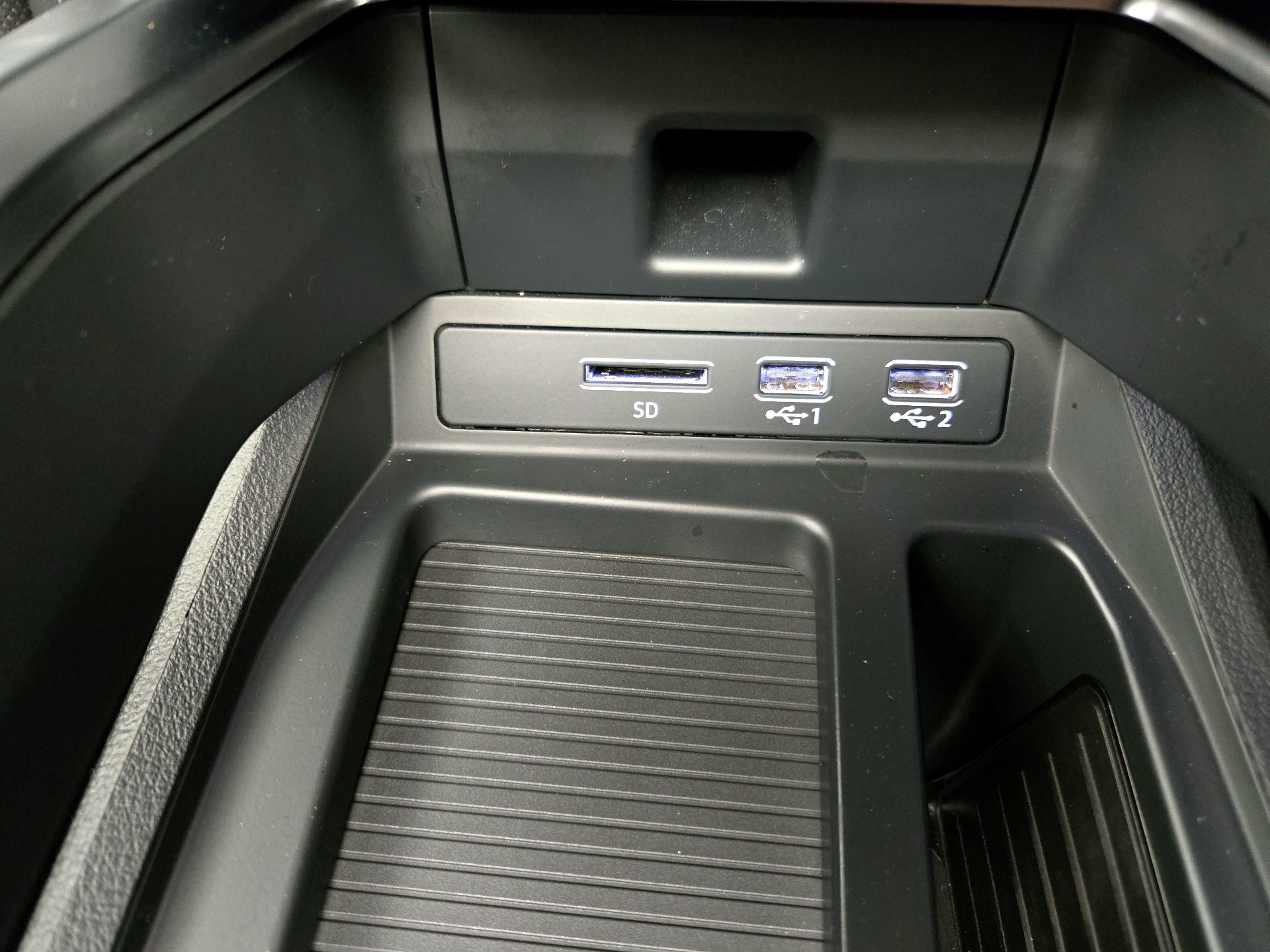 Thumbnail: 2020 Audi e-tron S - 19