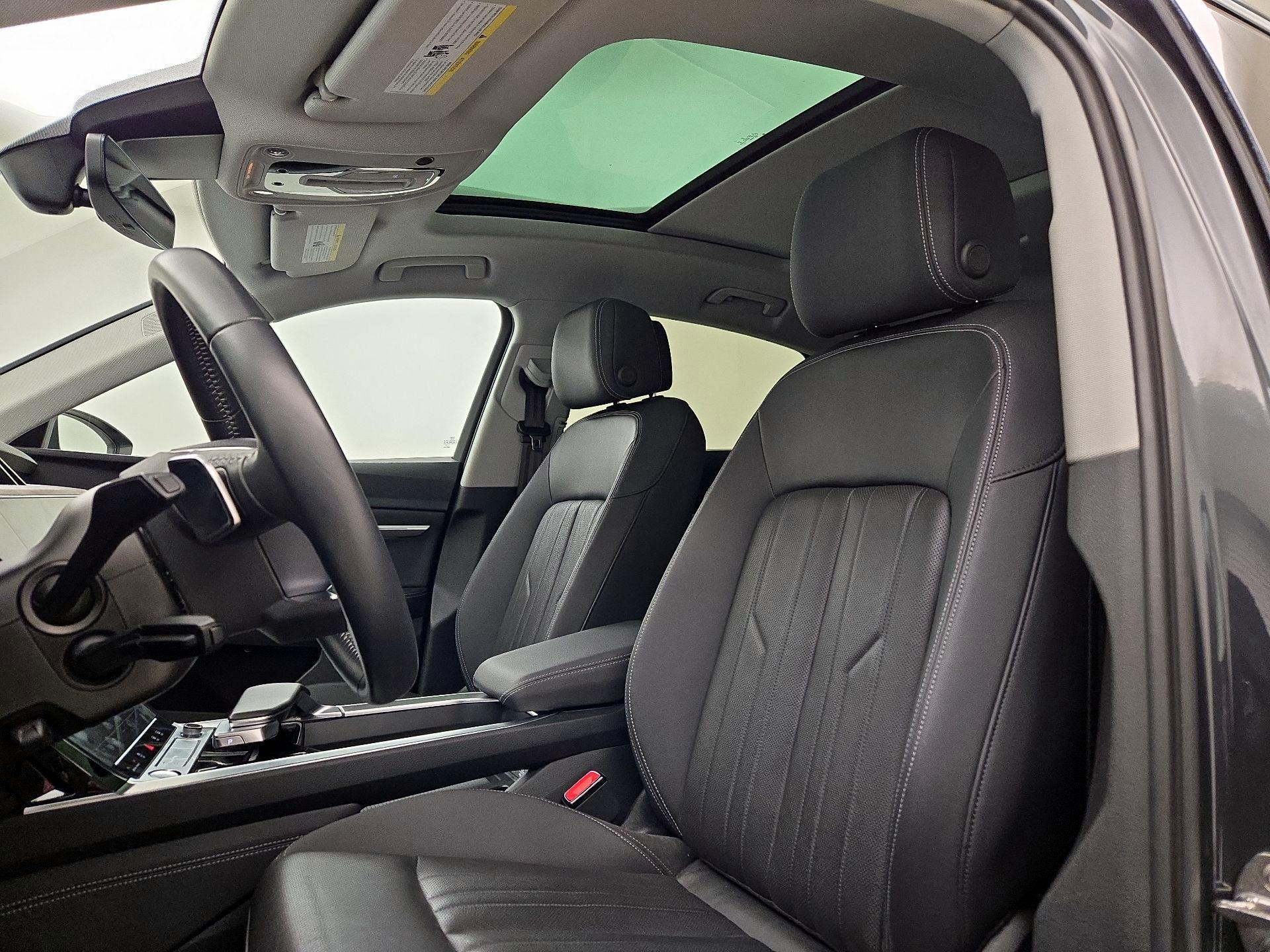 Thumbnail: 2020 Audi e-tron S - 20